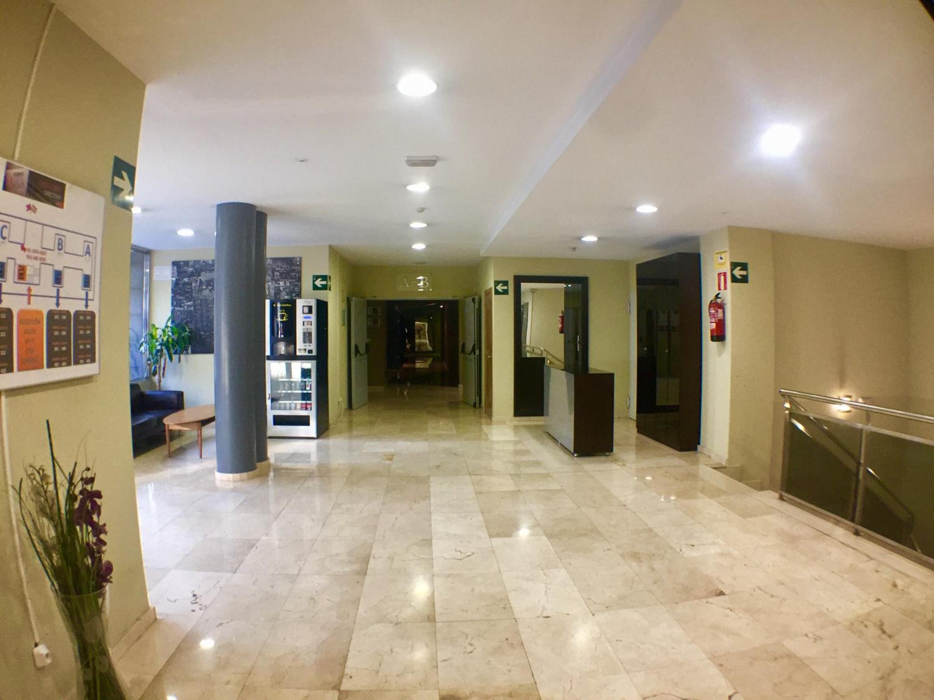 Spirit Apartamentos Atxuri en Bilbao — recepcion & lobby