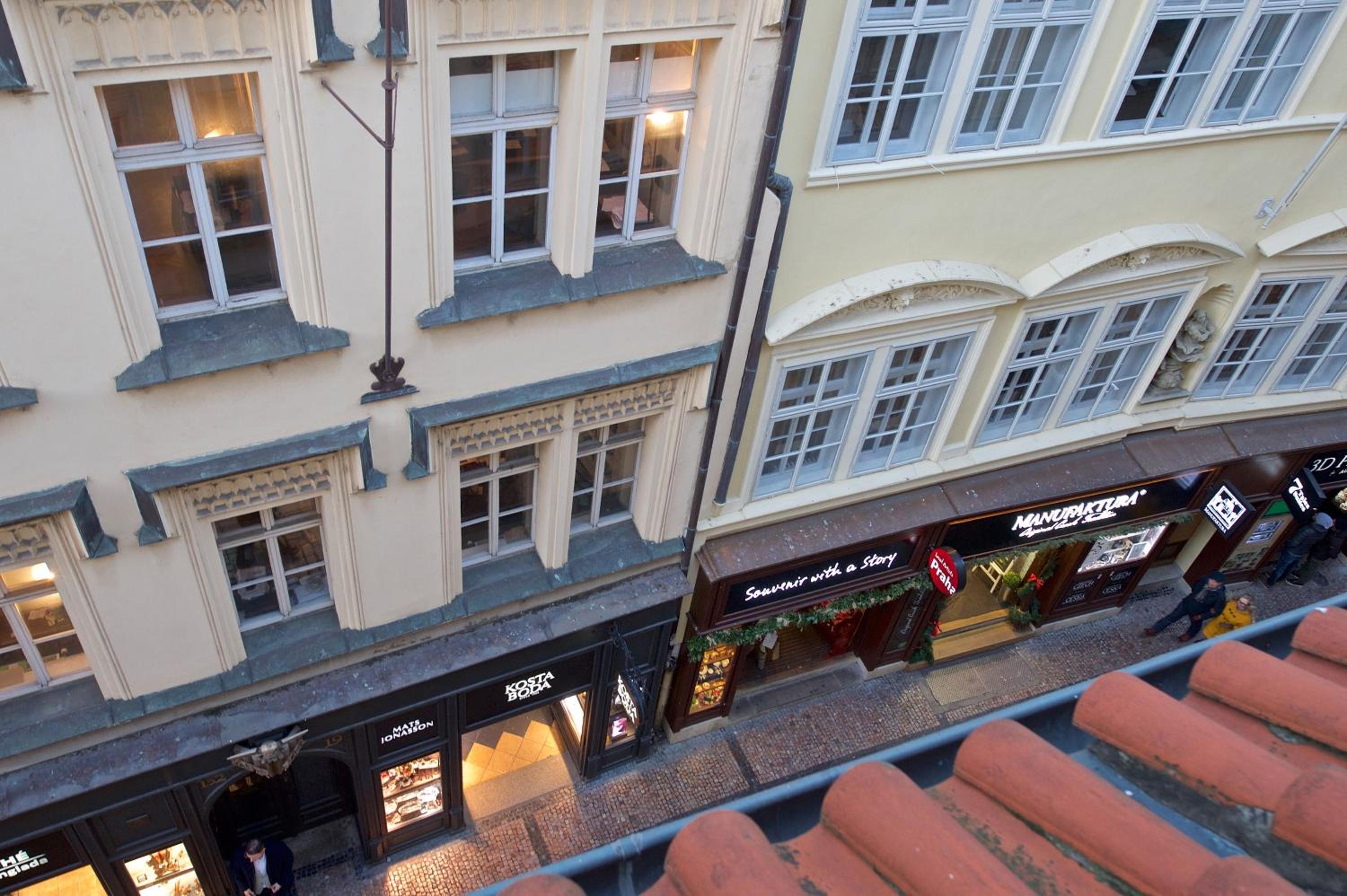 Eclectic Loft with Terrace