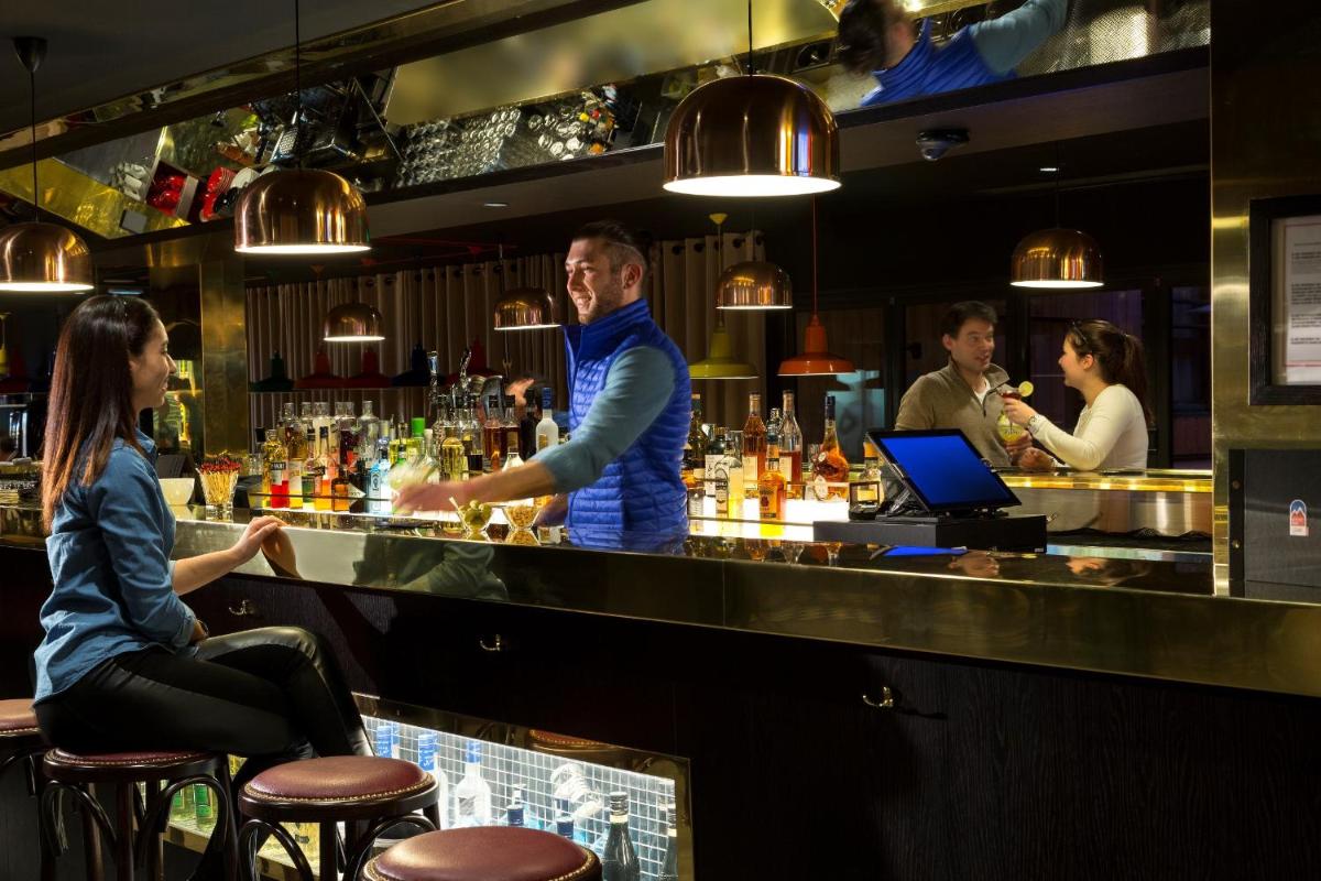 bar