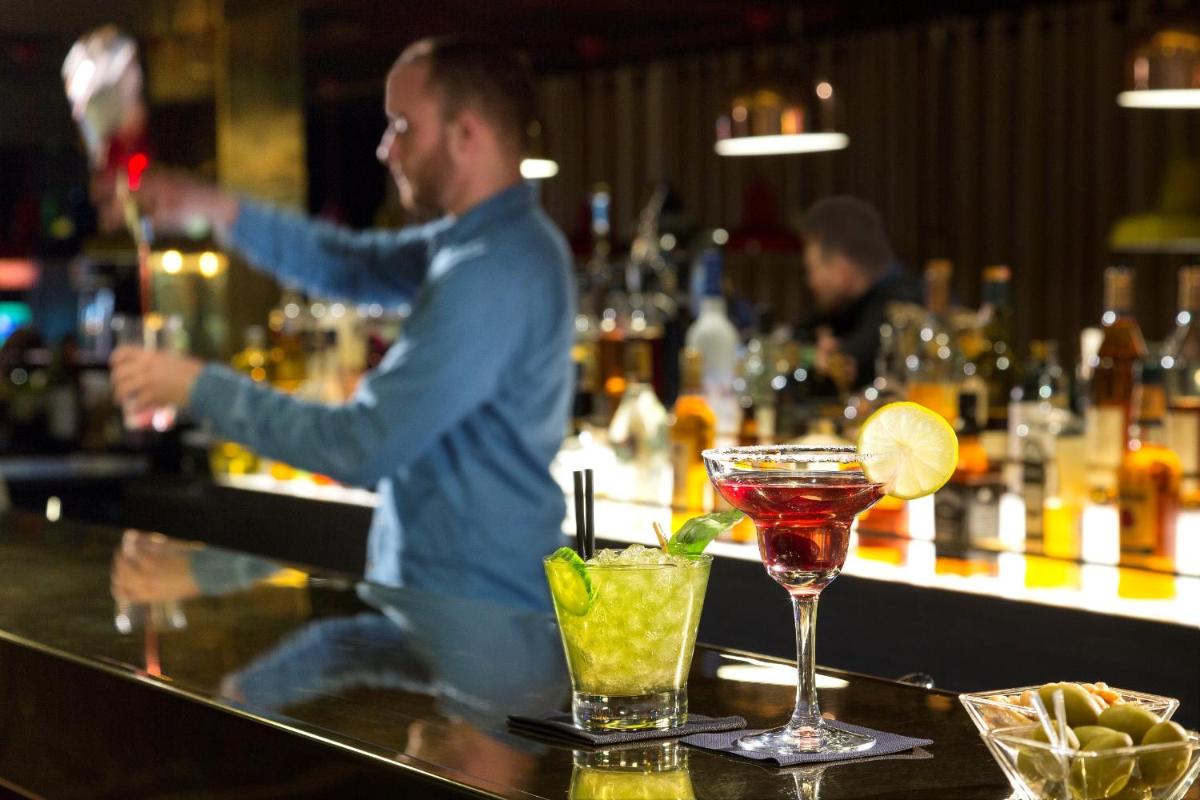 bar