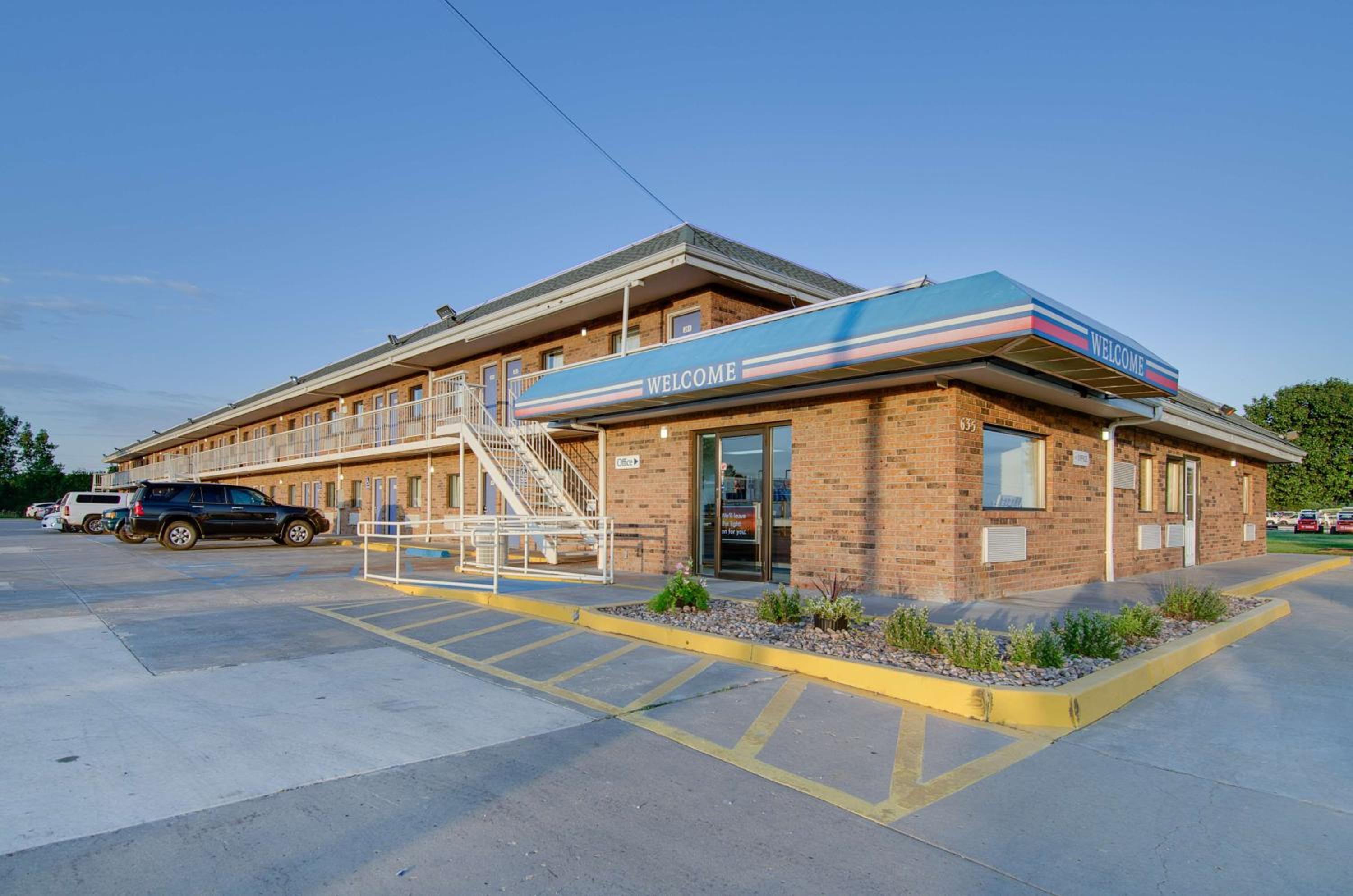 Motel 6-Salina, KS