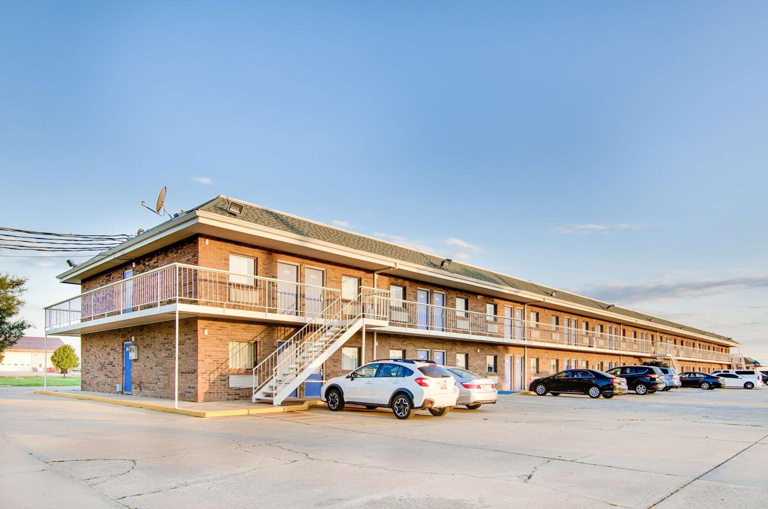 Motel 6-Salina, KS