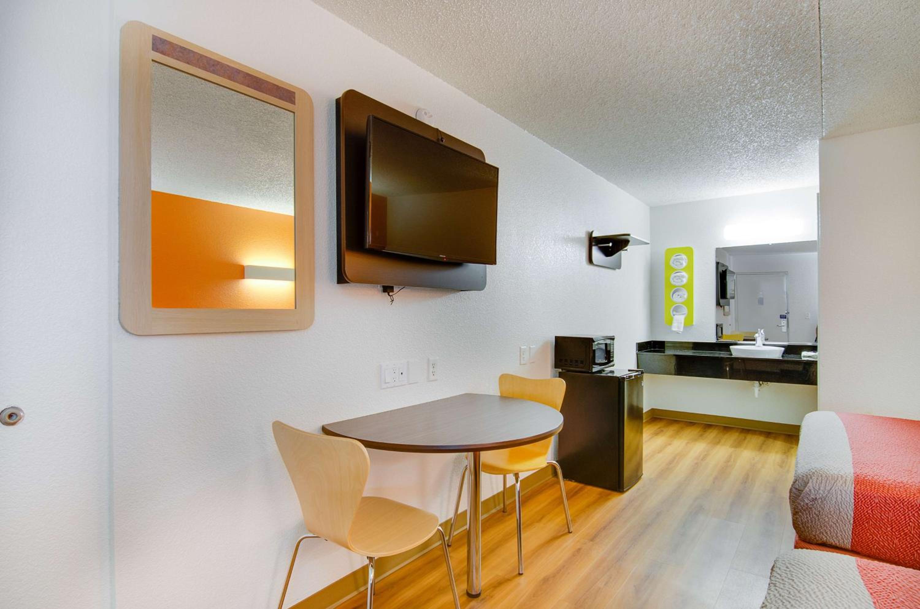 Motel 6-Salina, KS
