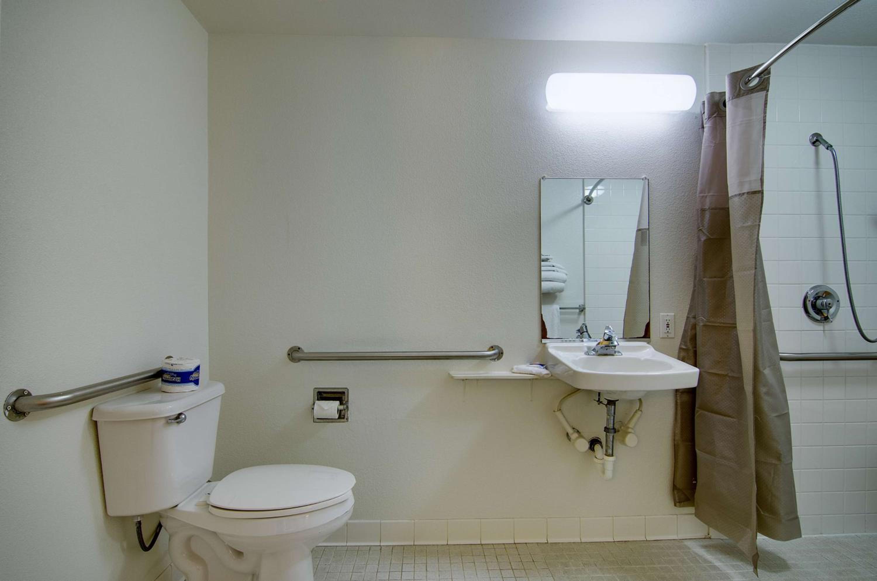 Motel 6-Salina, KS