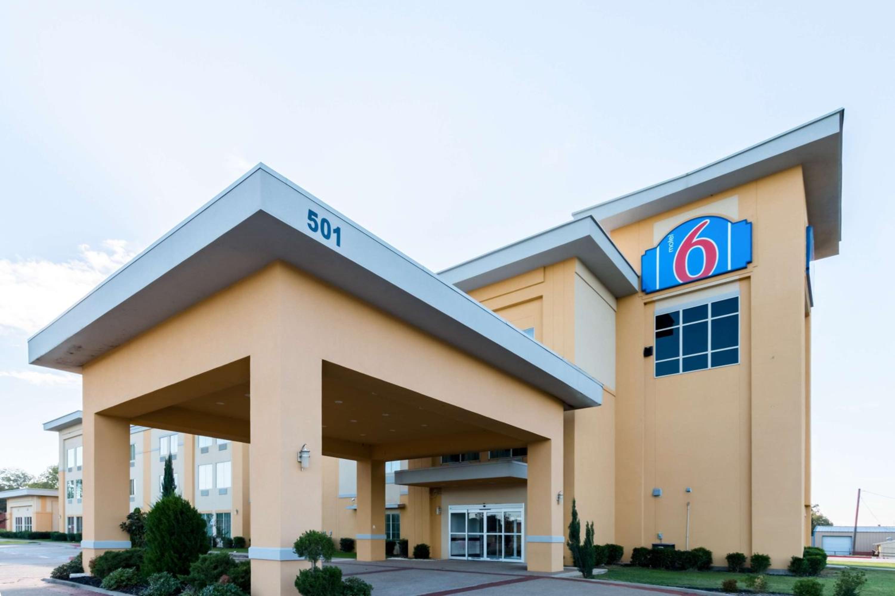 Dallas / Fort Worth Vacations - Motel 6-Joshua, TX - Property Image 1