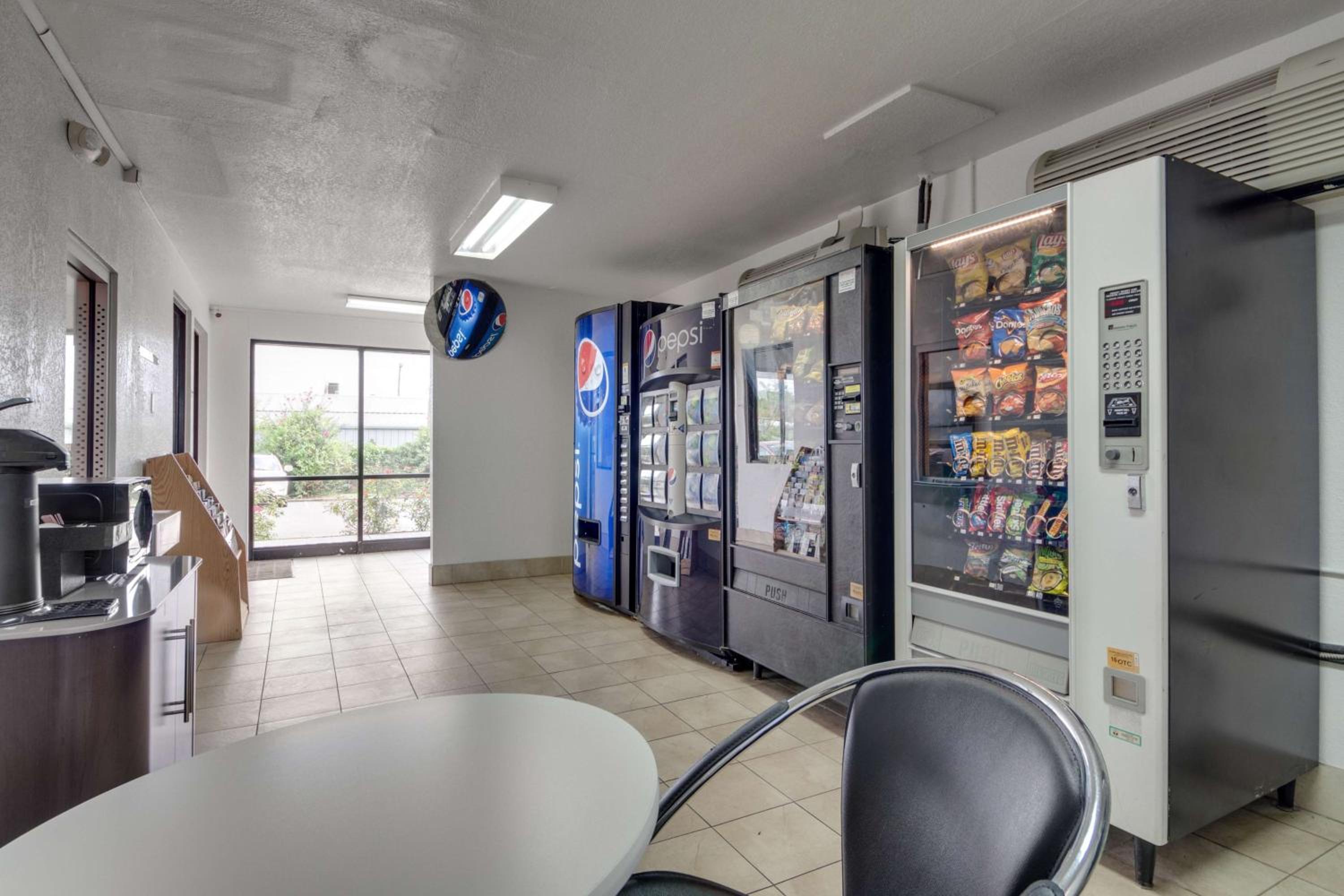 Muskogee Vacations - Avera Suites - Property Image 1