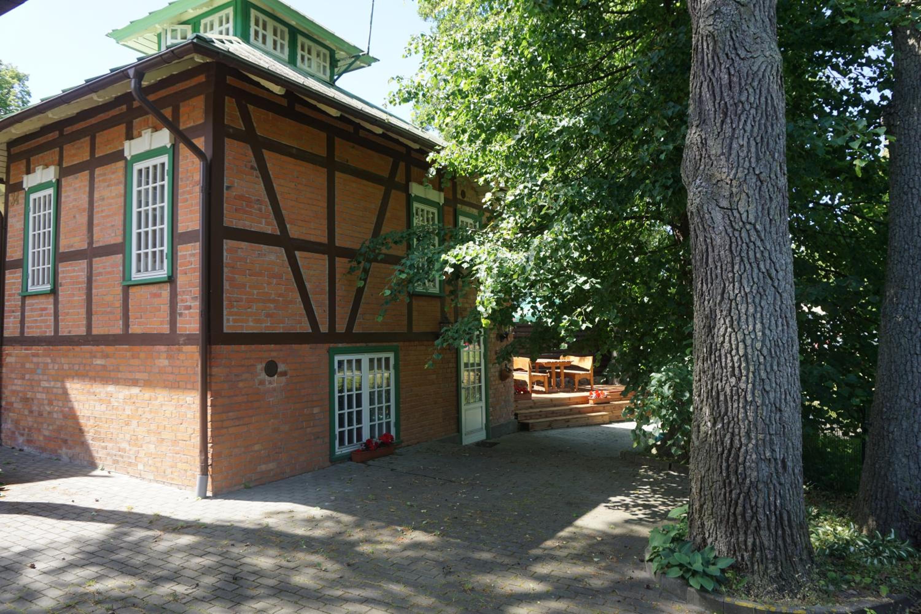 Alėjos Namelis