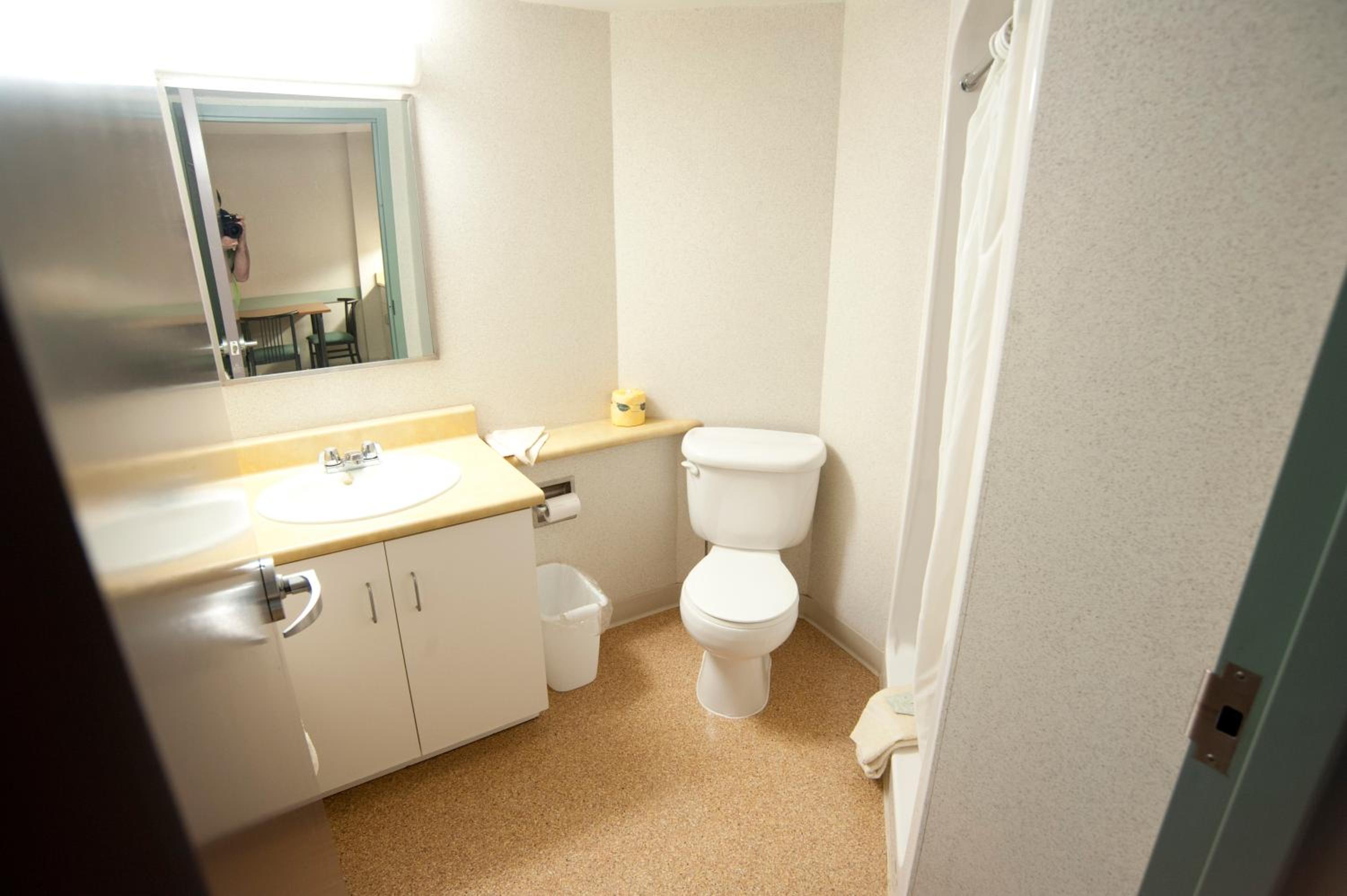 Barrie Vacations - Residence  Conference Centre- Barrie - Property Image 11