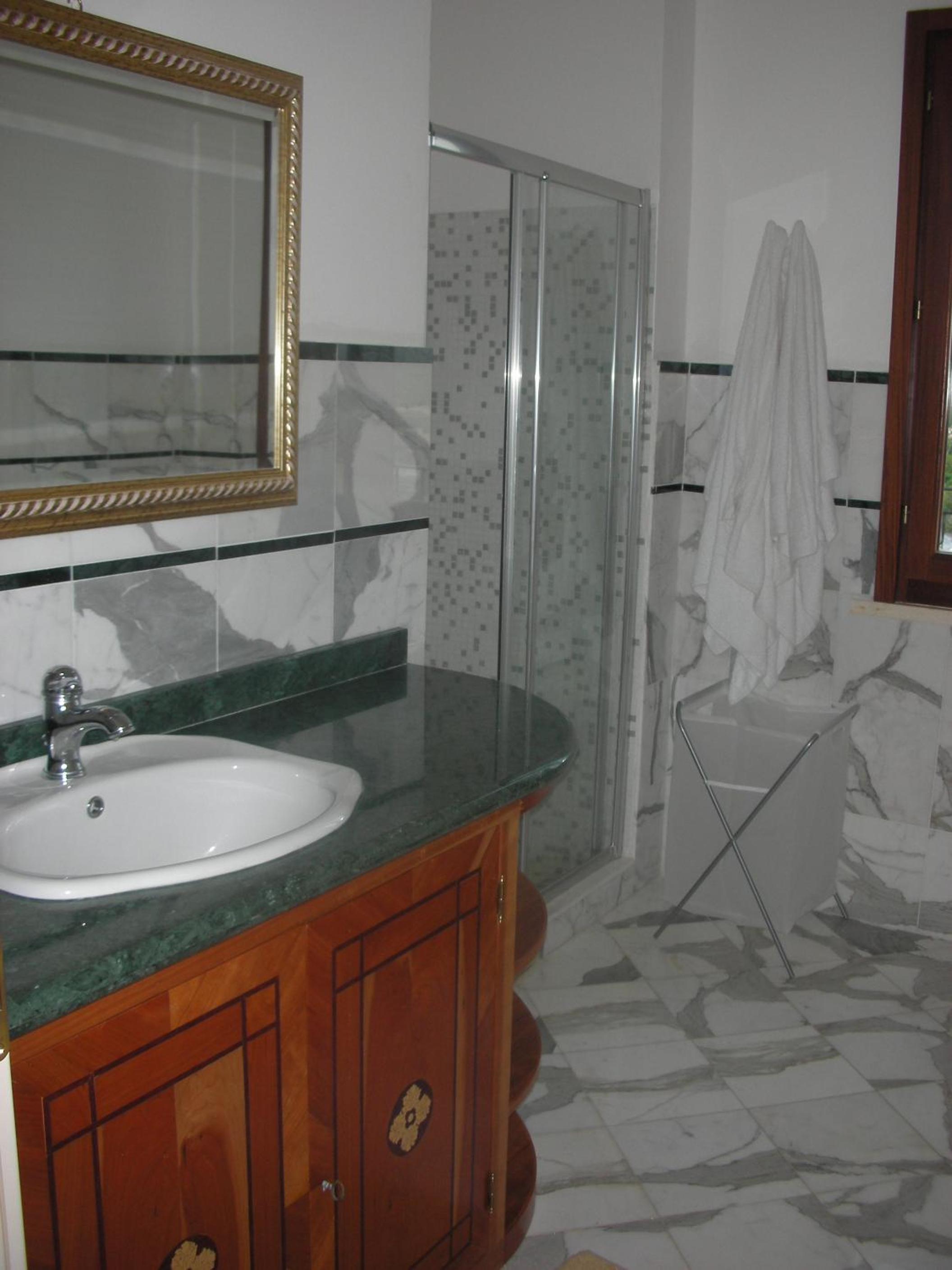 Photo 51