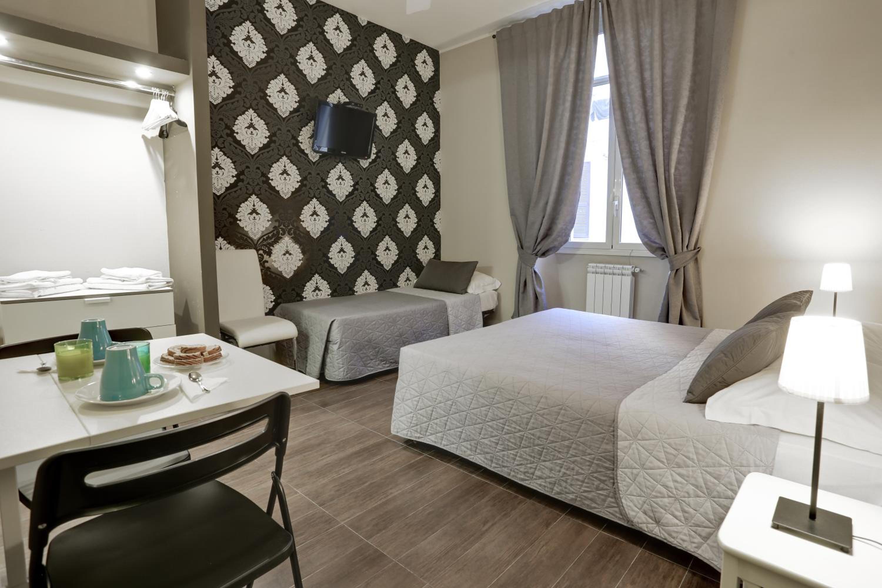 AmoRoma Suite