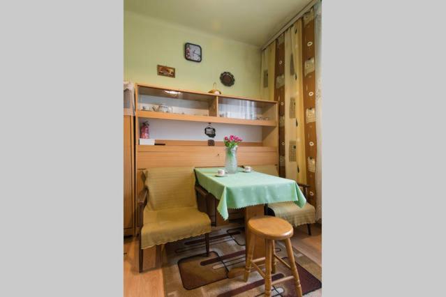 Feel The Old Socialist Style Apartment