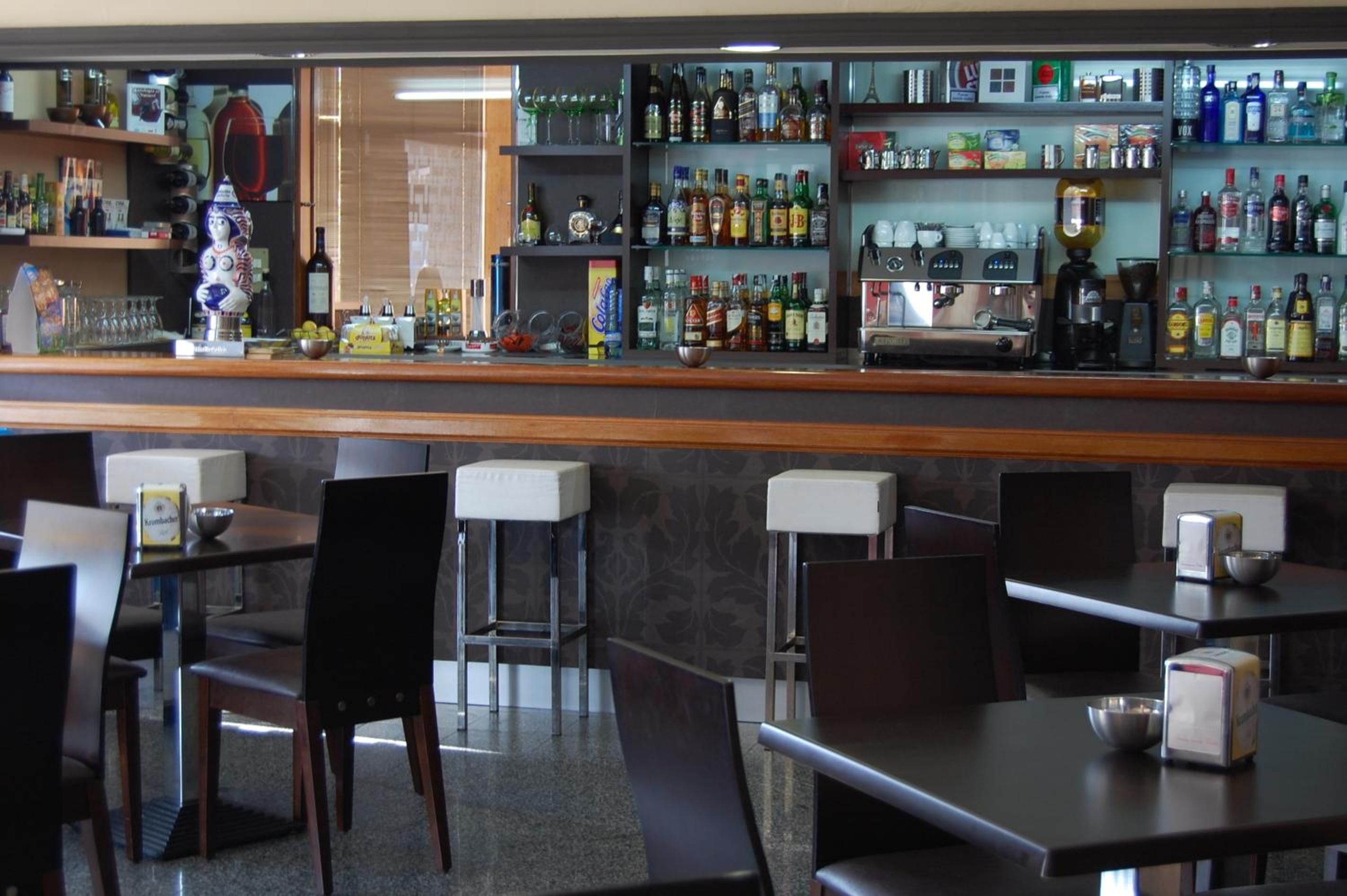 Hotel París en Poio — dining