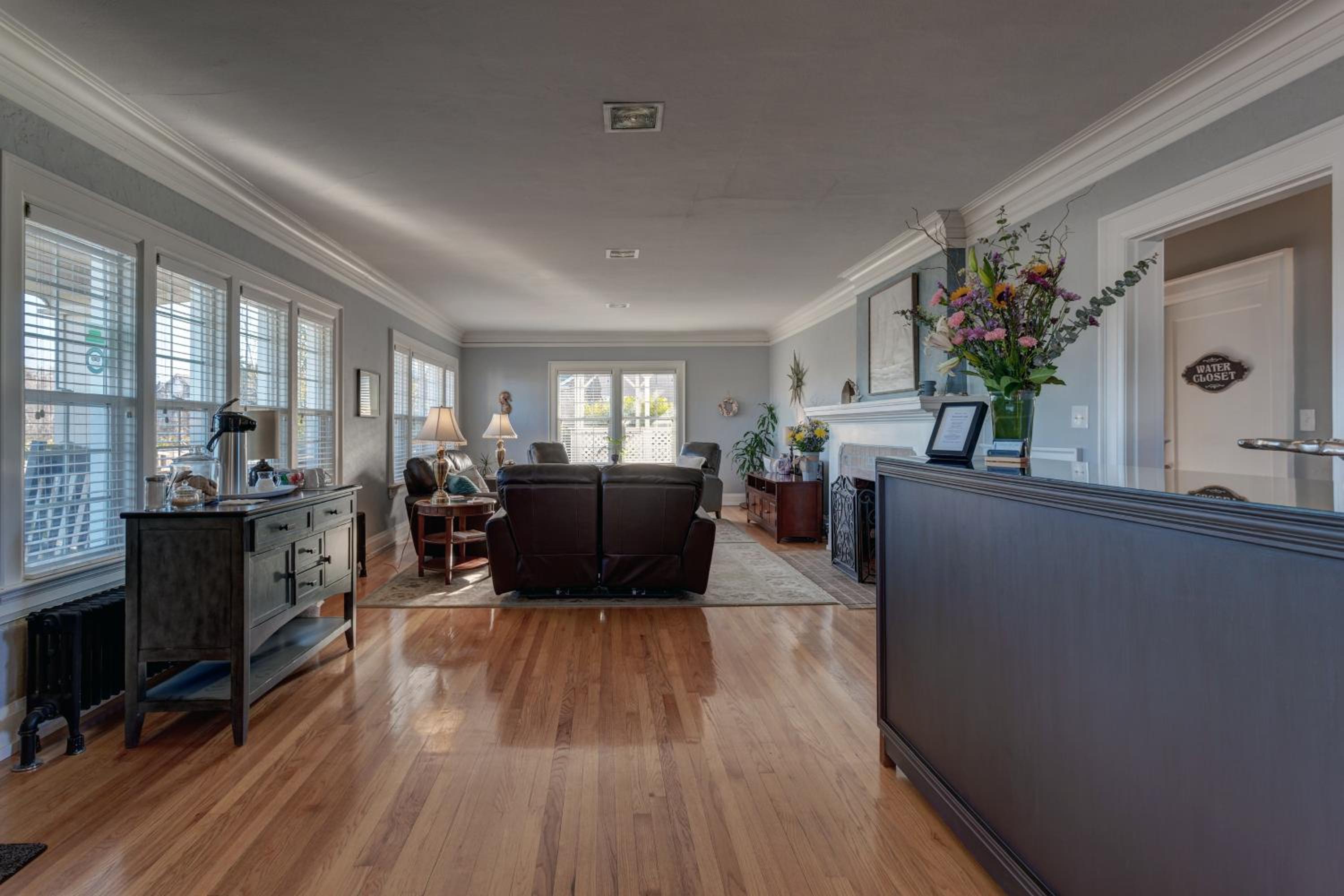 Nantucket Inn - Anacortes