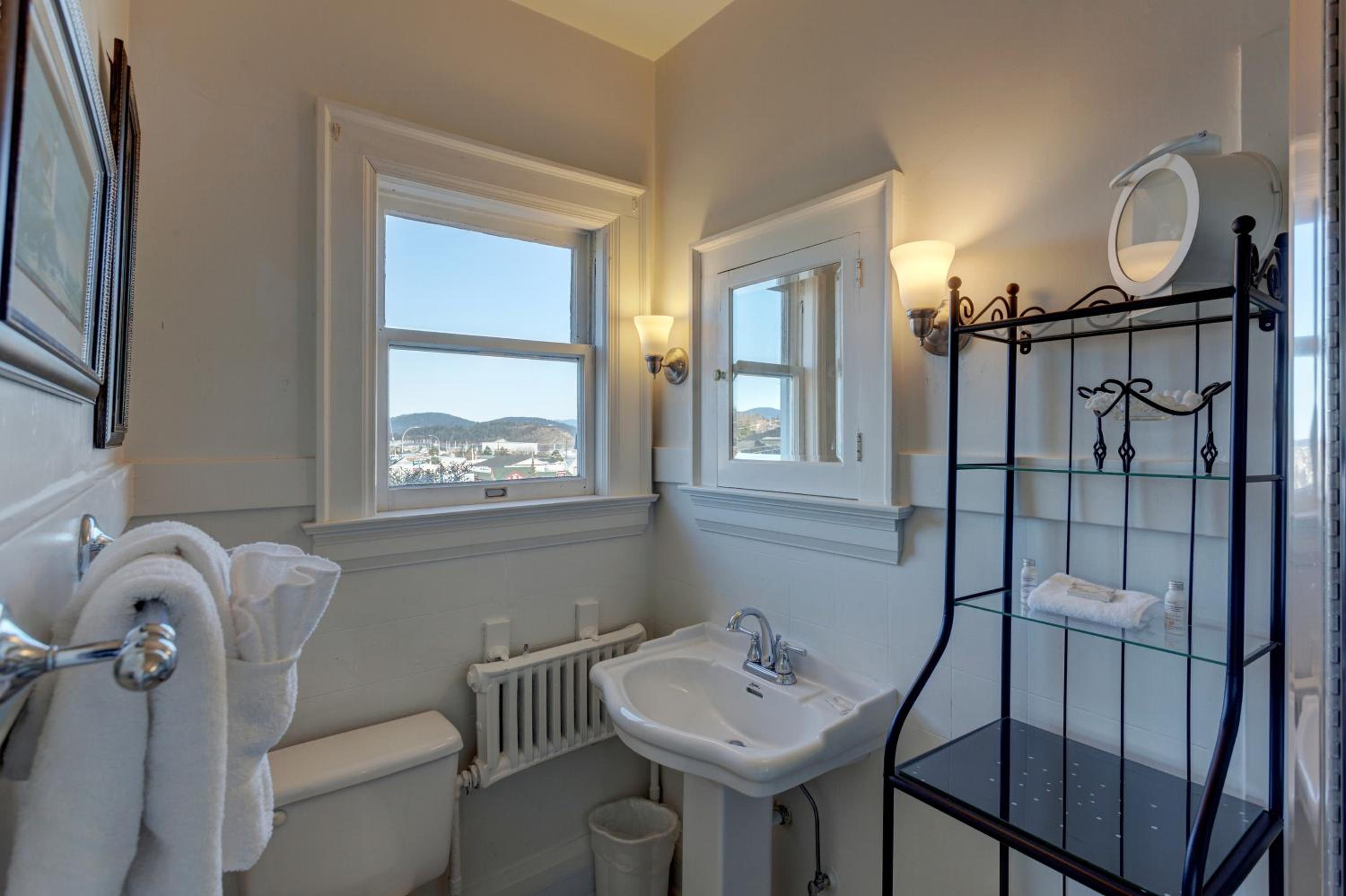 Nantucket Inn - Anacortes