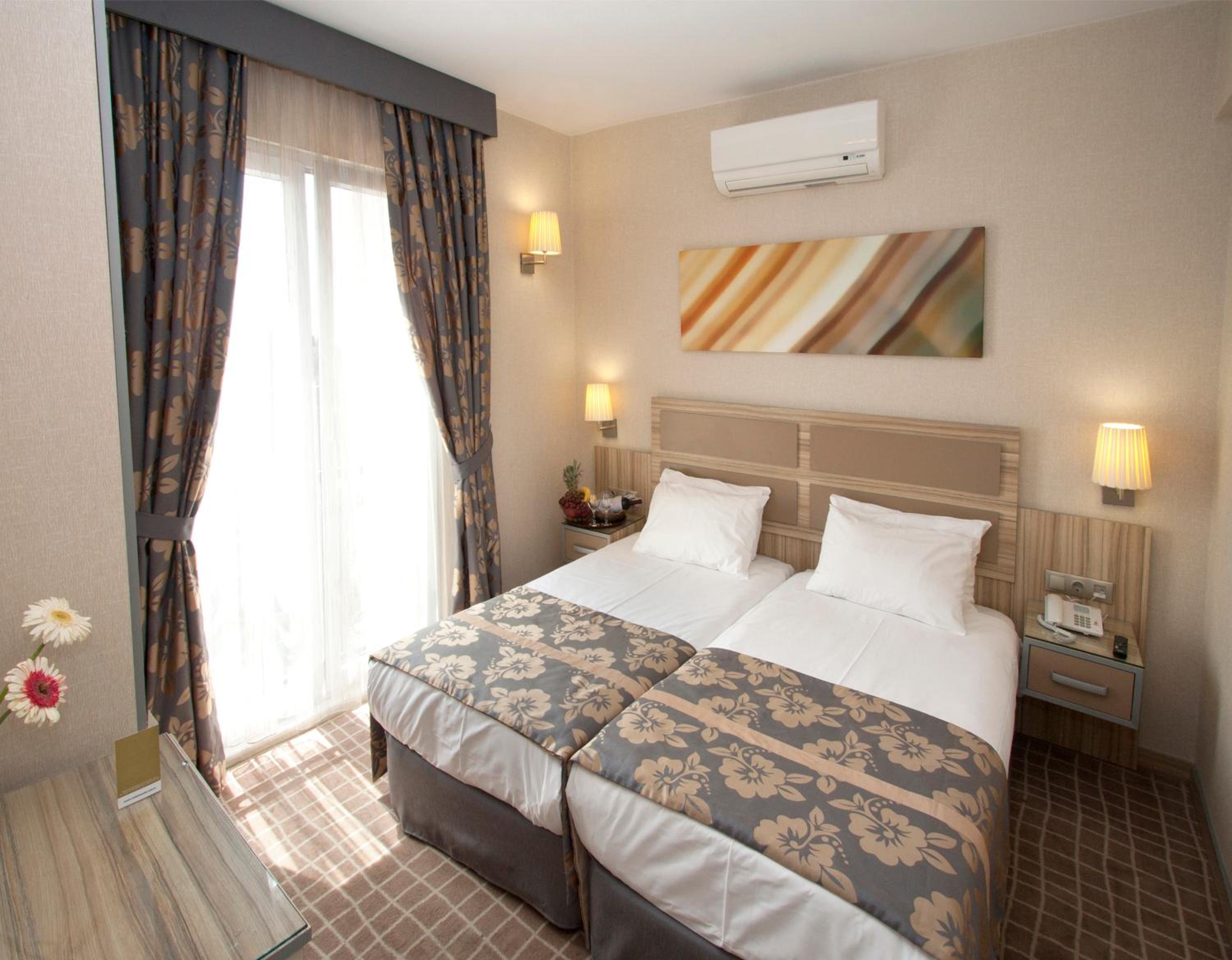 Nanda Hotel - Image 11