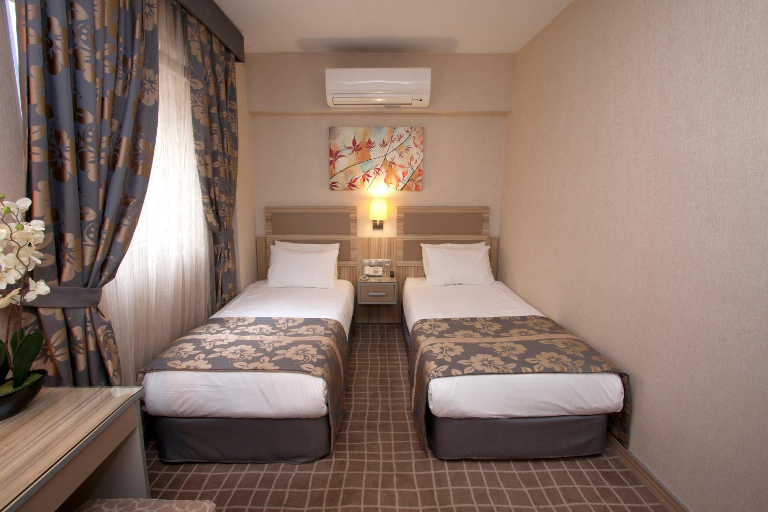 Nanda Hotel - Image 31