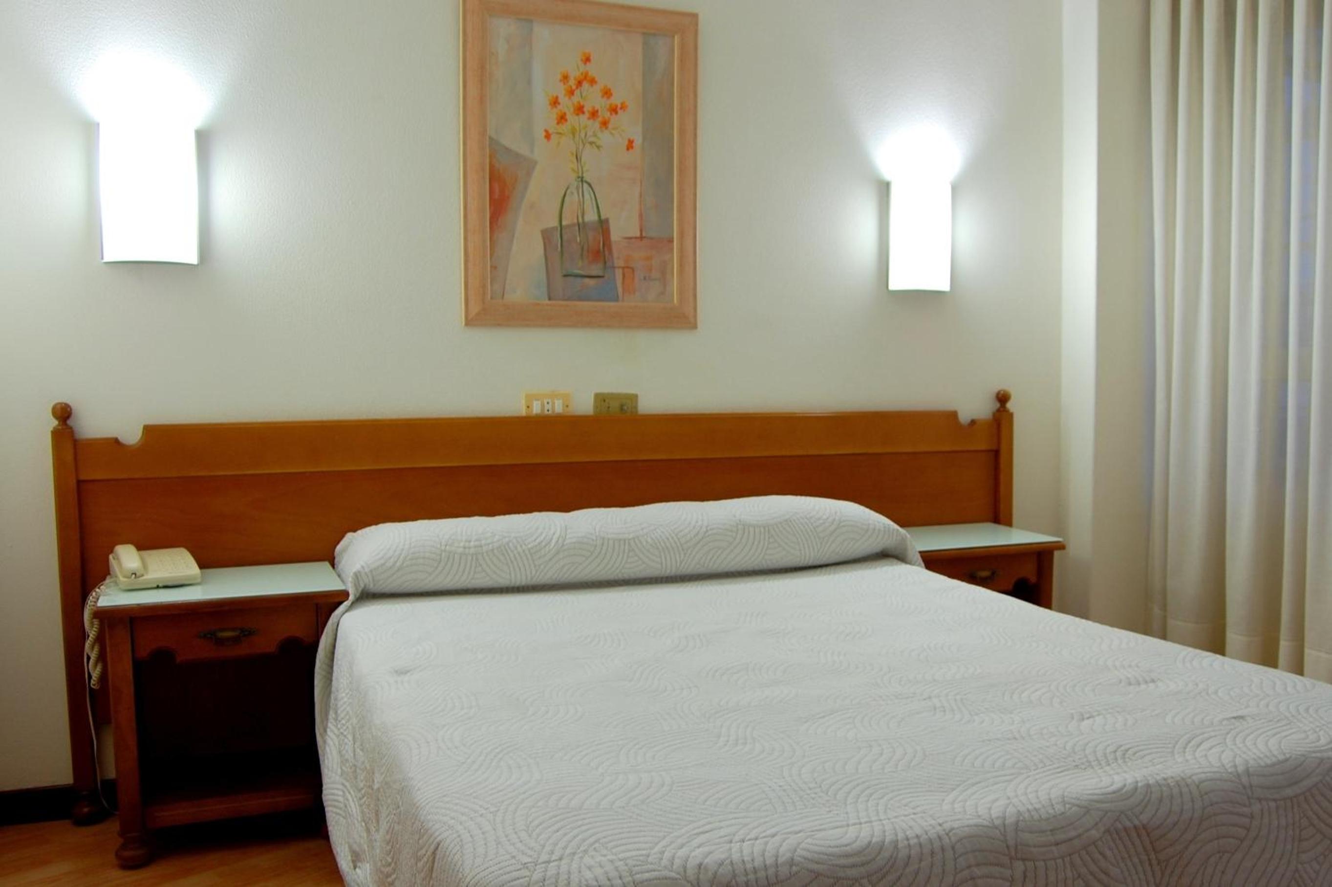 Hotel París en Poio — hotel room