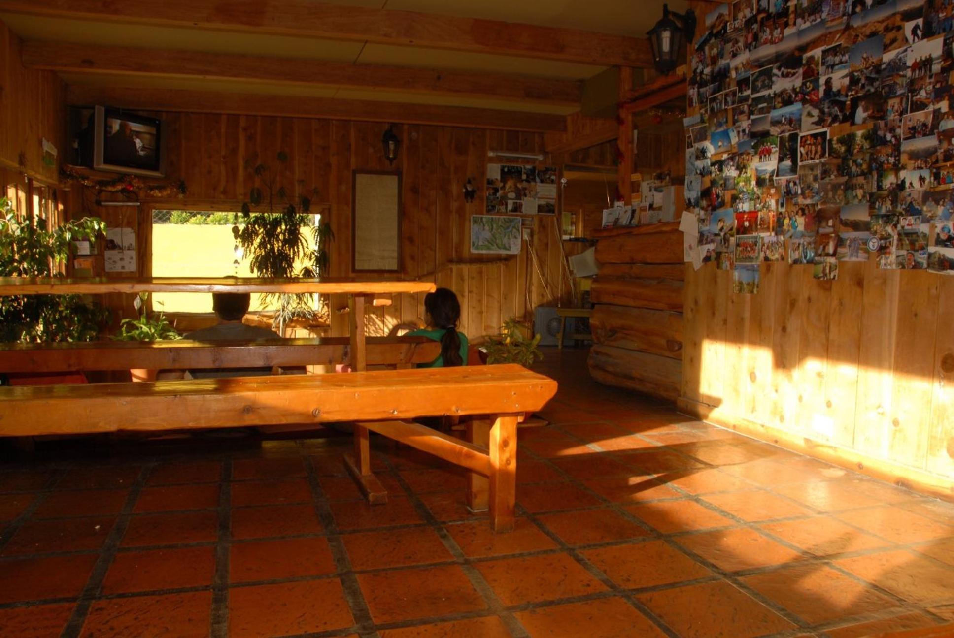 Periko´s Youth Hostel