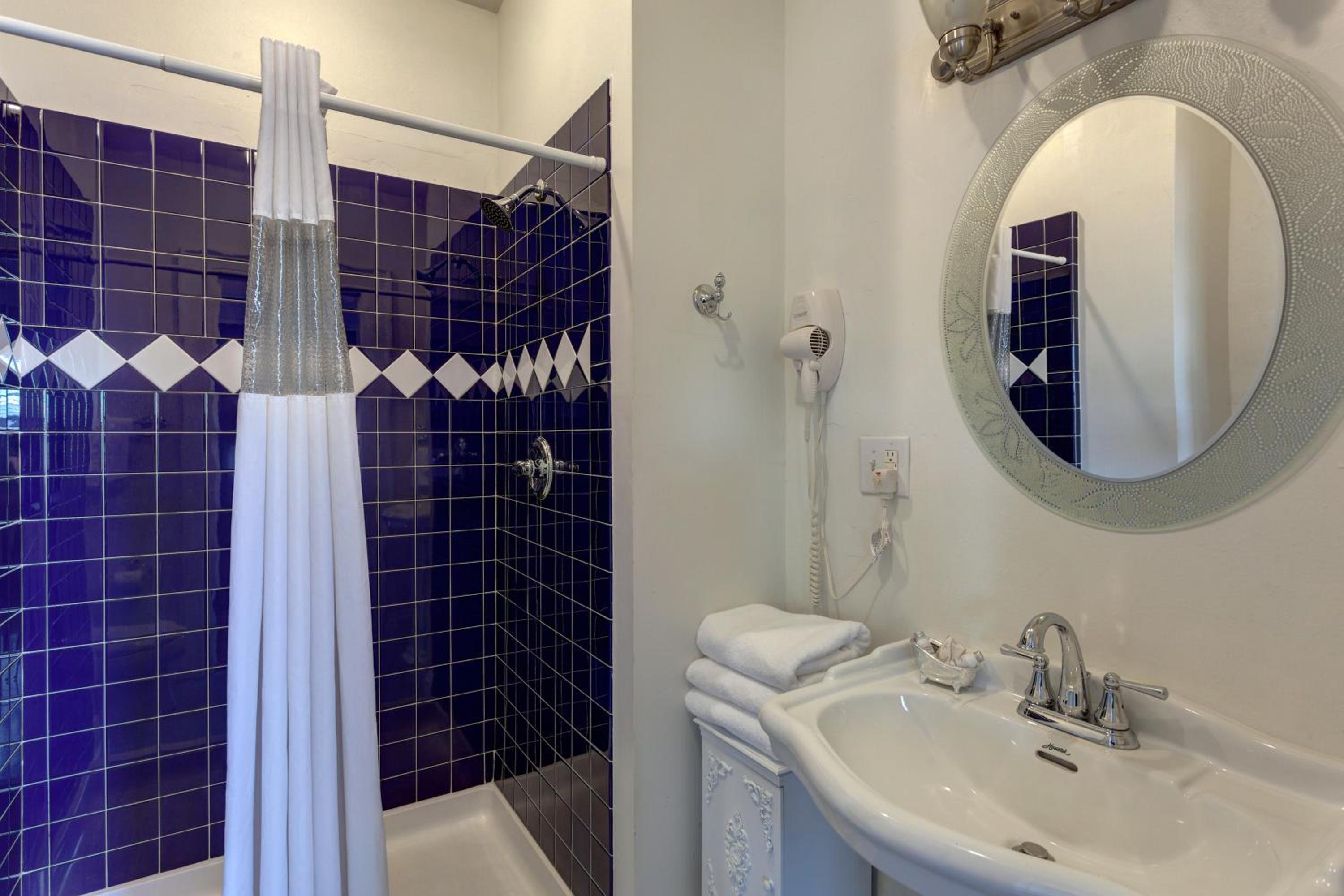 Nantucket Inn - Anacortes