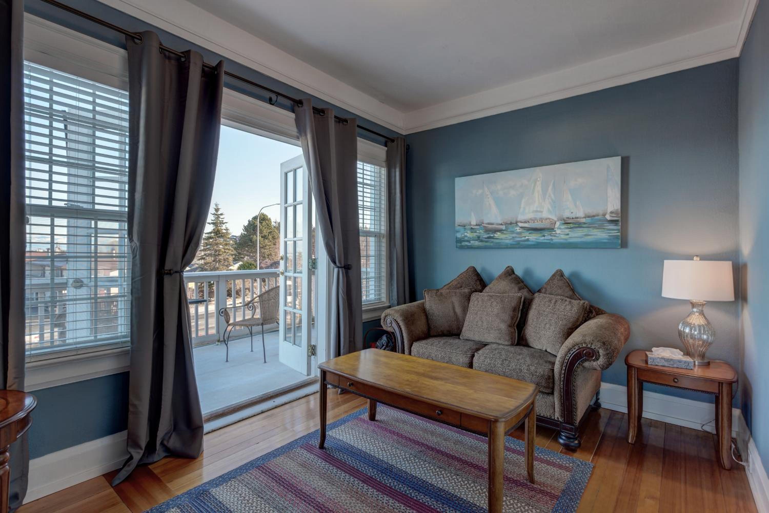Nantucket Inn - Anacortes