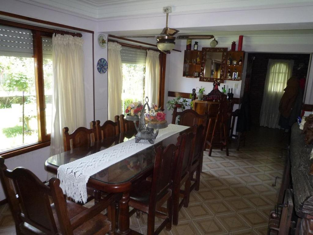Chalet familiar adosado Rosas Rojas