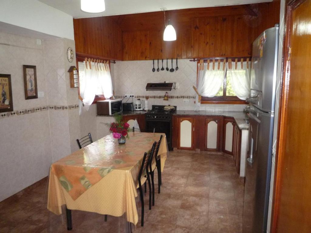 Chalet familiar adosado Rosas Rojas