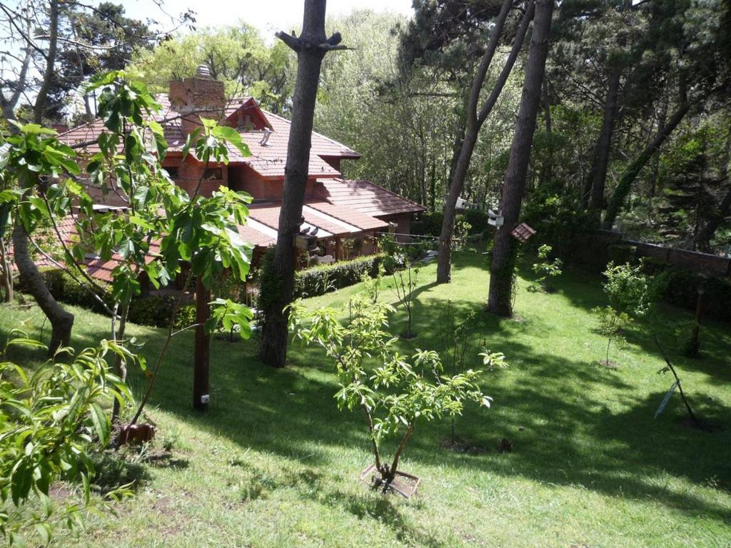 Chalet familiar adosado Rosas Rojas