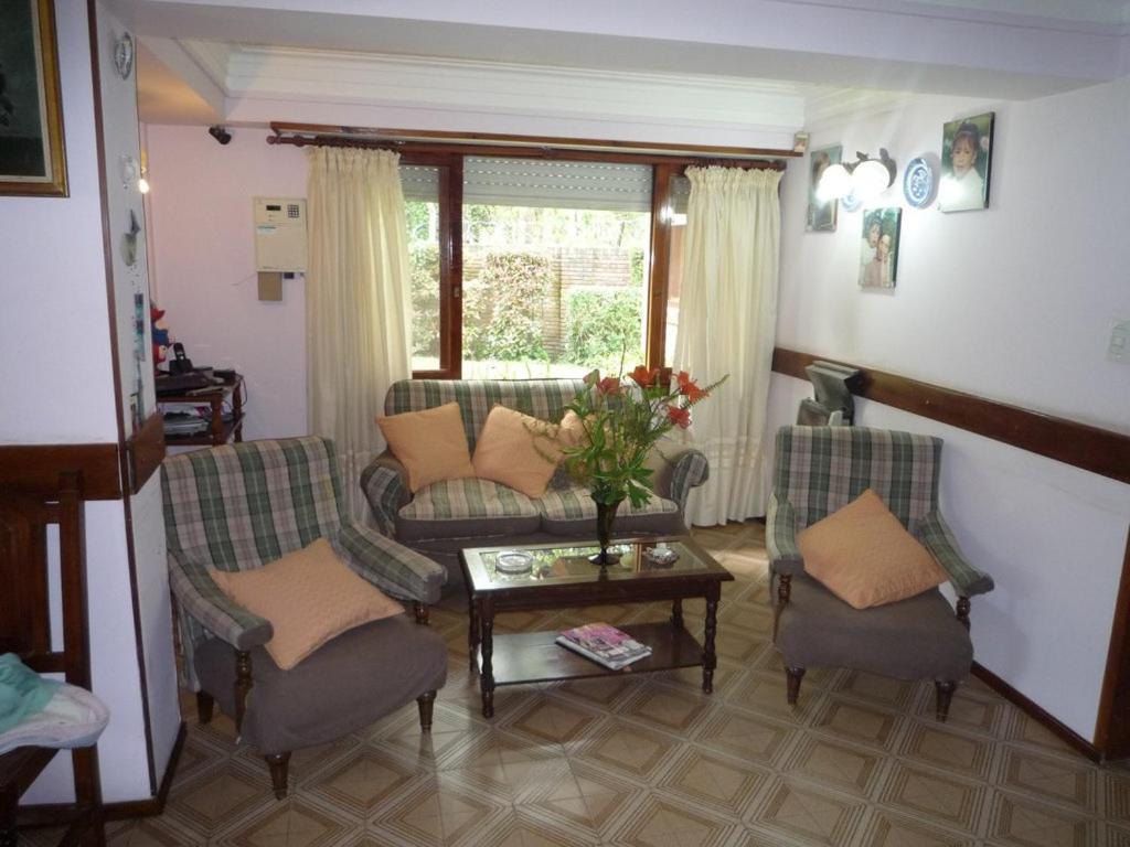 Chalet familiar adosado Rosas Rojas