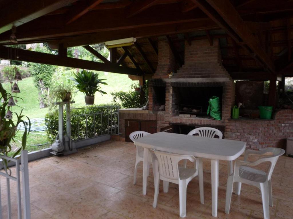 Chalet familiar adosado Rosas Rojas