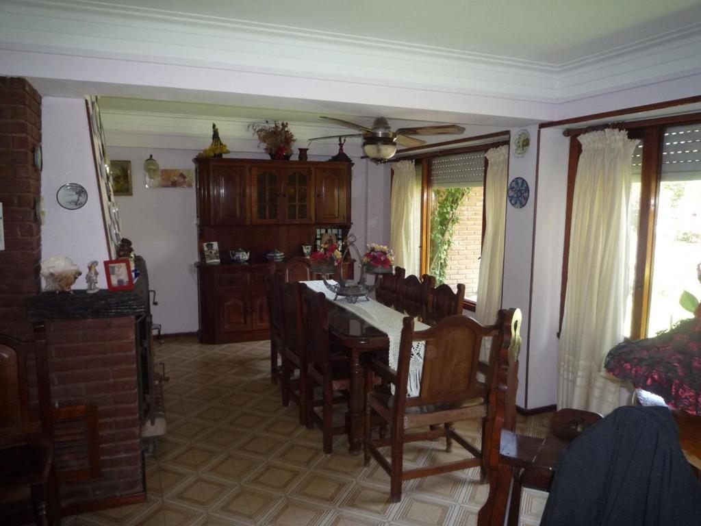 Chalet familiar adosado Rosas Rojas