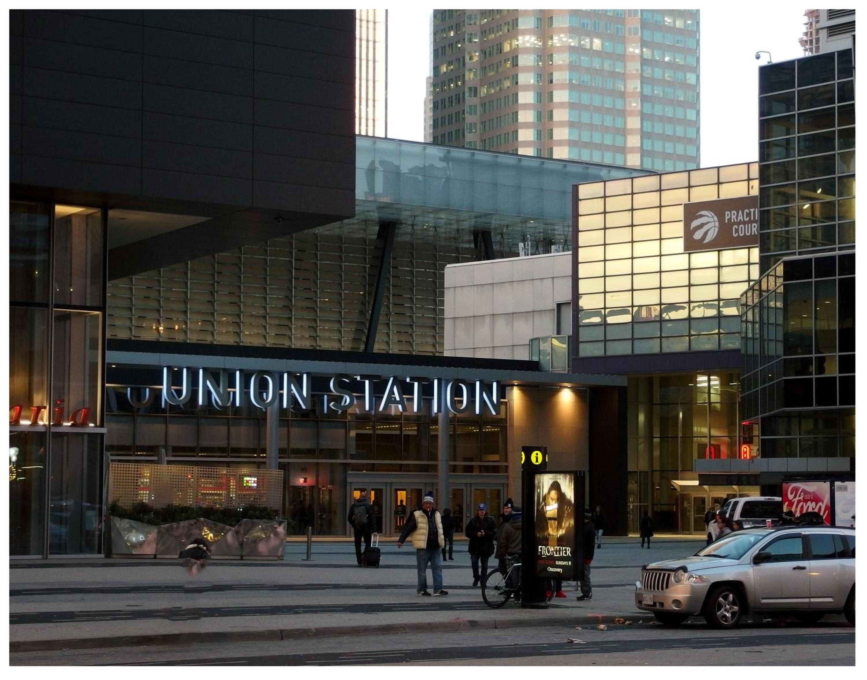 TVHR - Luxury Condos in Heart of Downtown with Breakfast