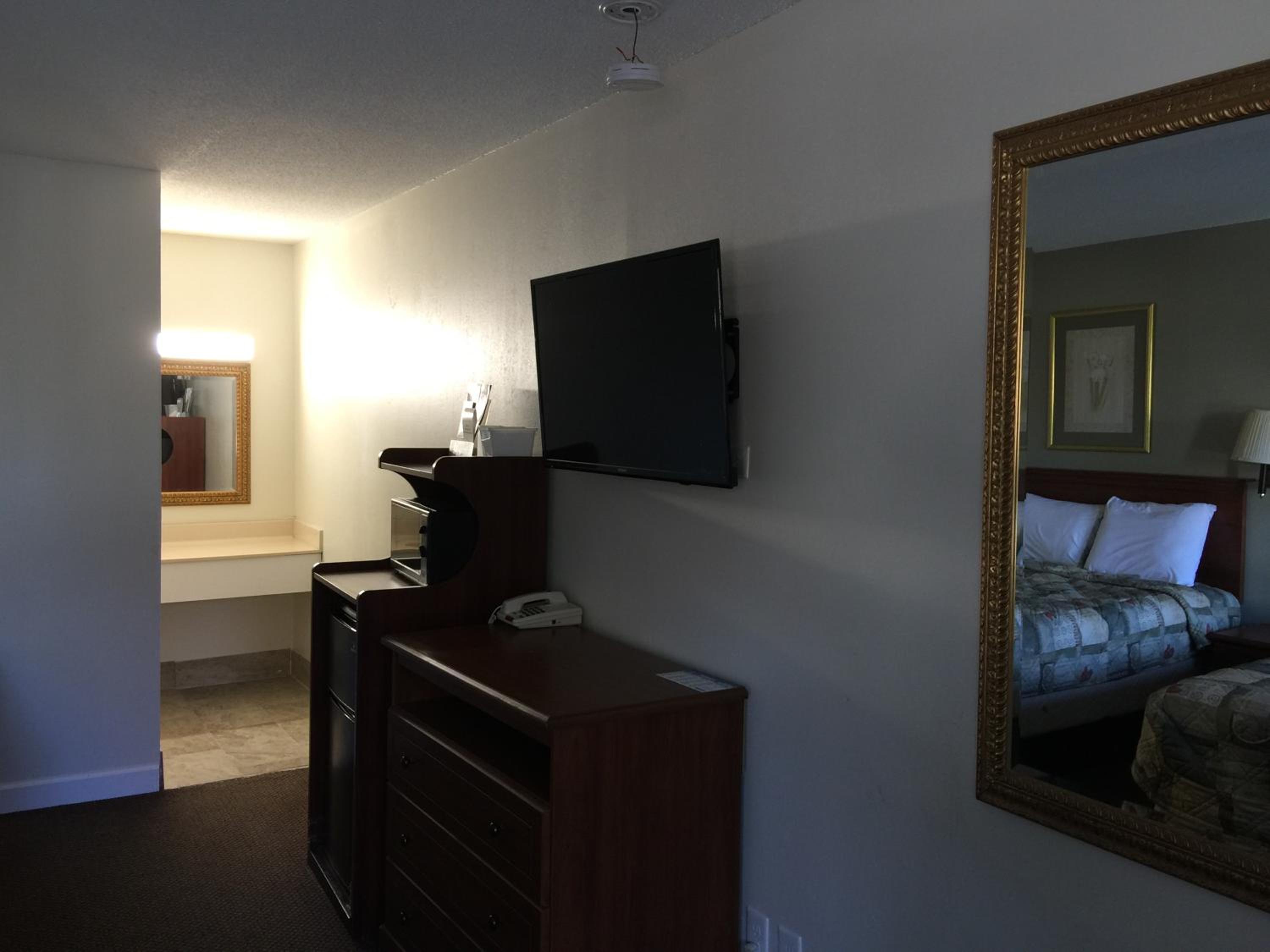 Red Carpet Inn & Suites - Danville