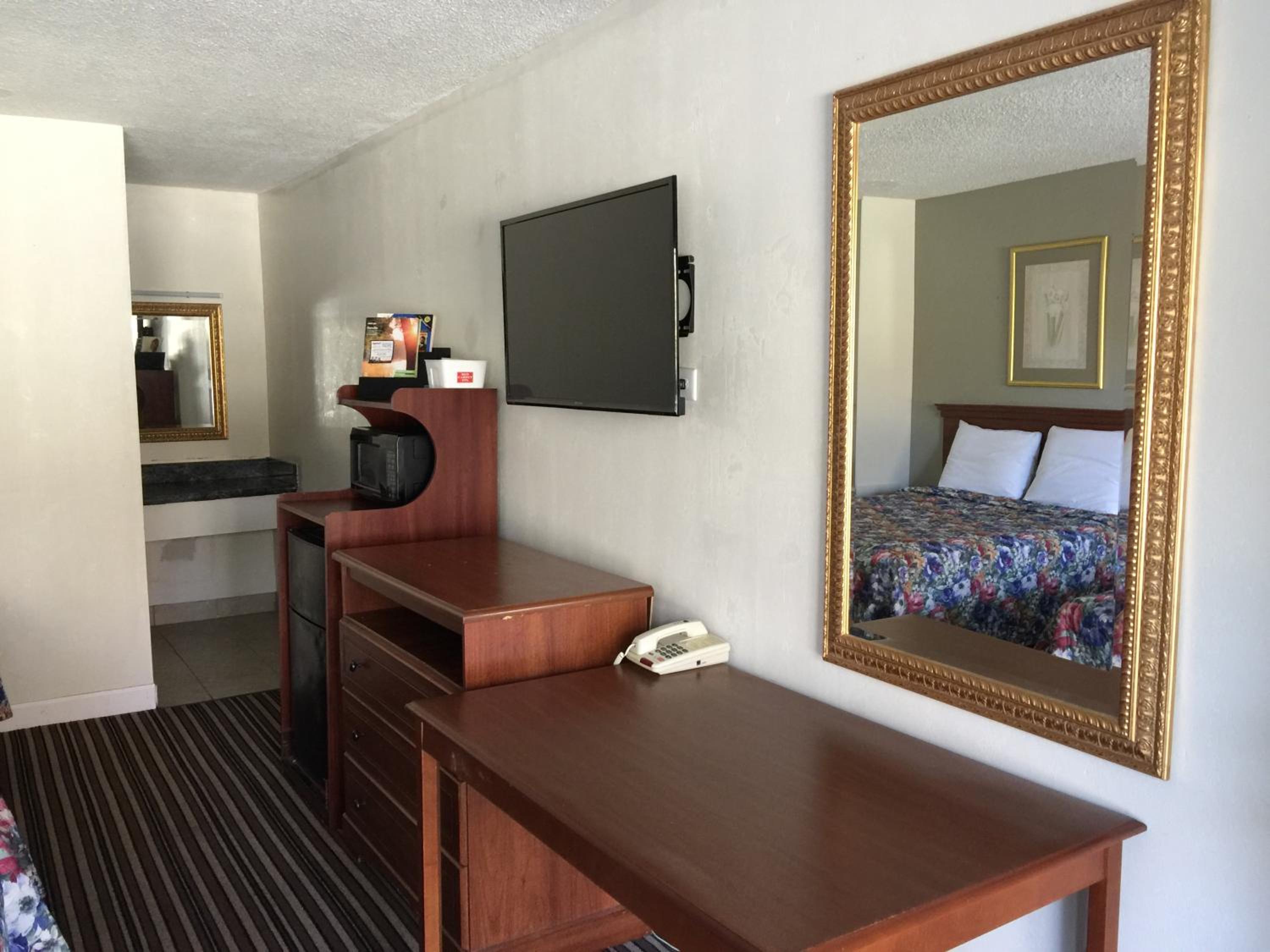 Red Carpet Inn & Suites - Danville