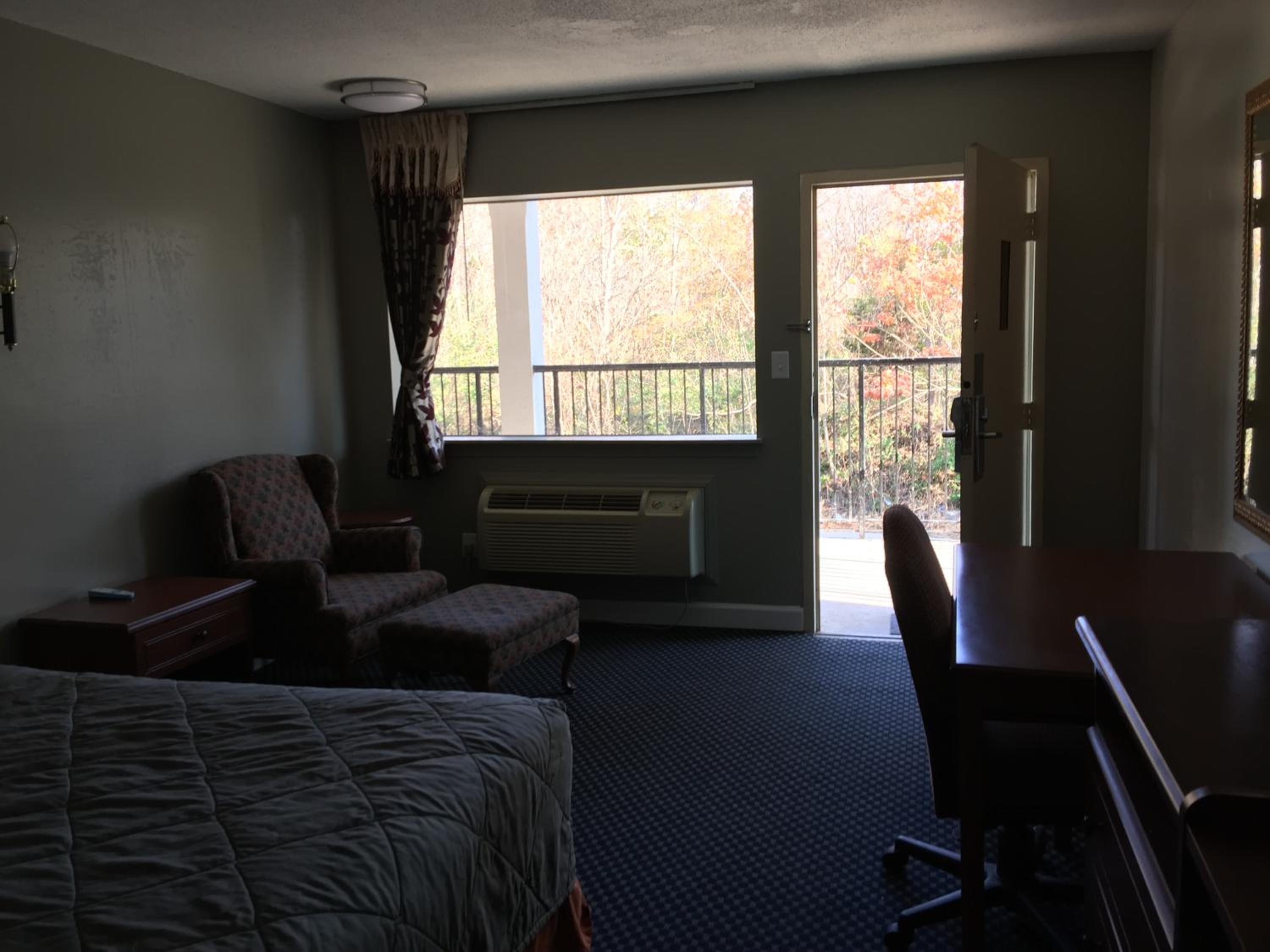 Red Carpet Inn & Suites - Danville