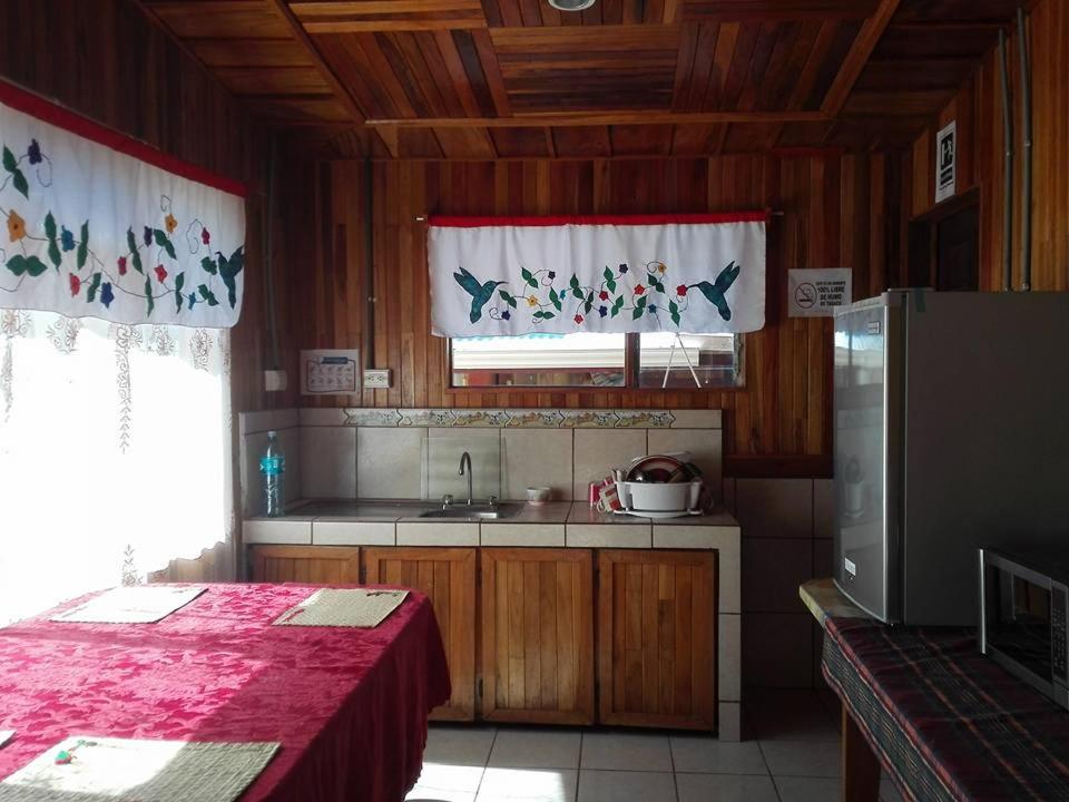 Pensión y Cabinas Colibrí B&B Costa Rica