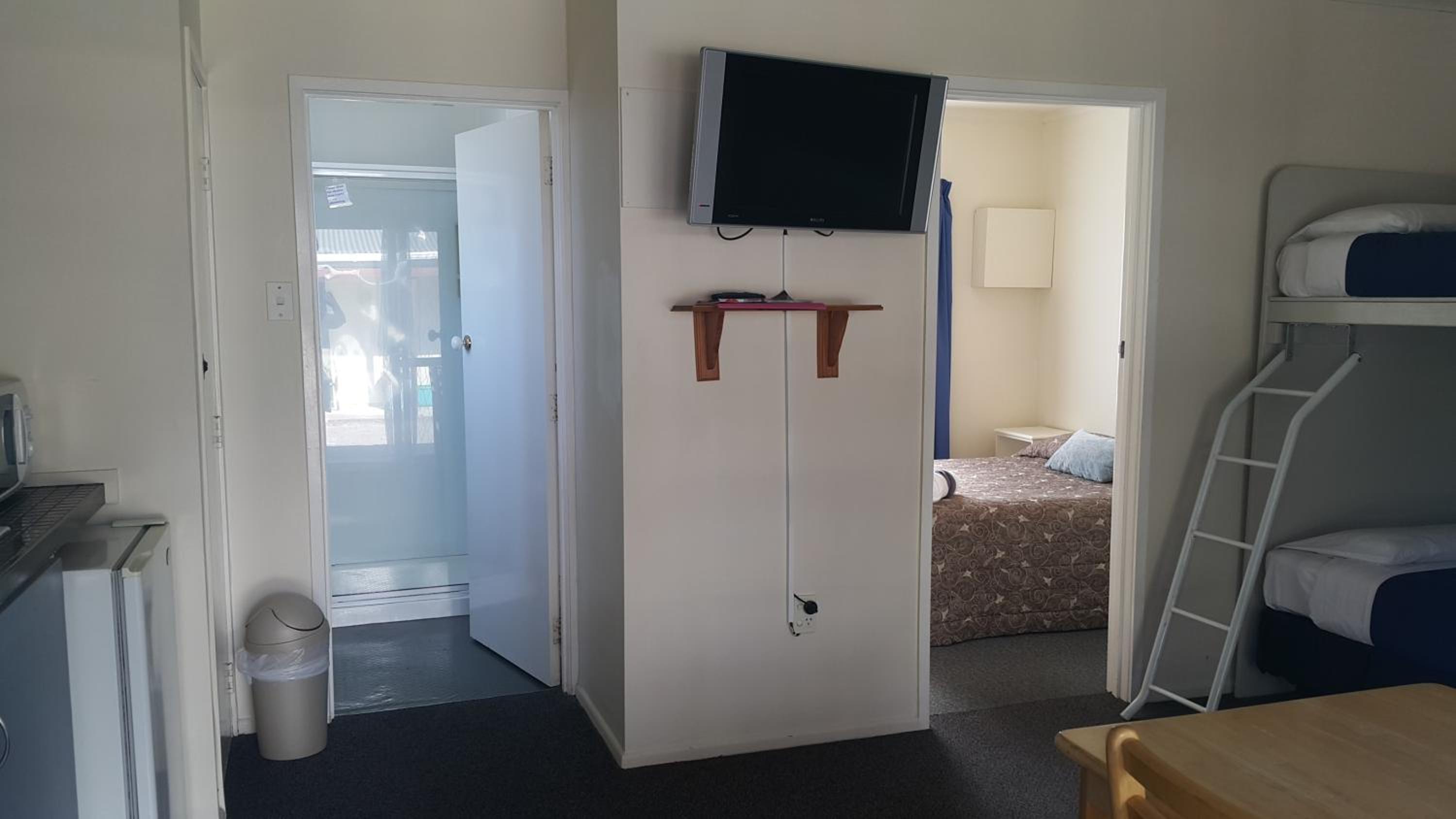 Camellia Court Family Motel