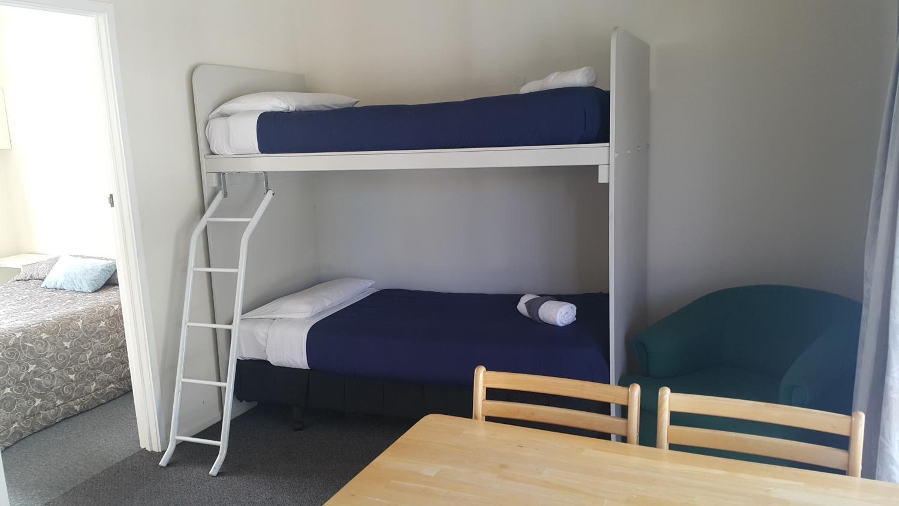 Camellia Court Family Motel