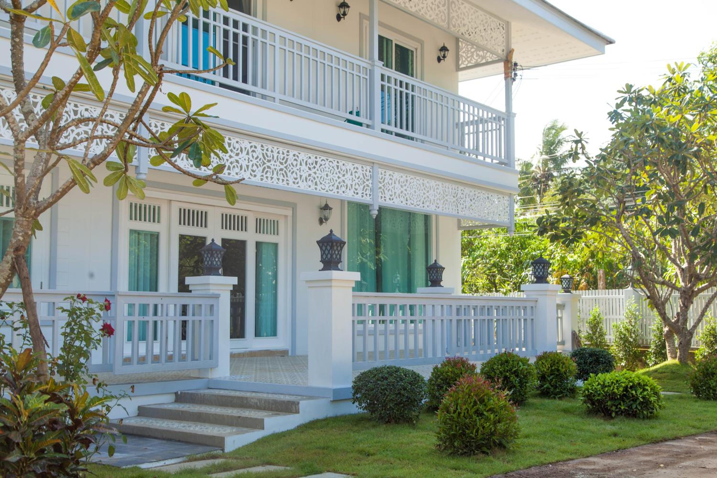 Moeimanee Resort