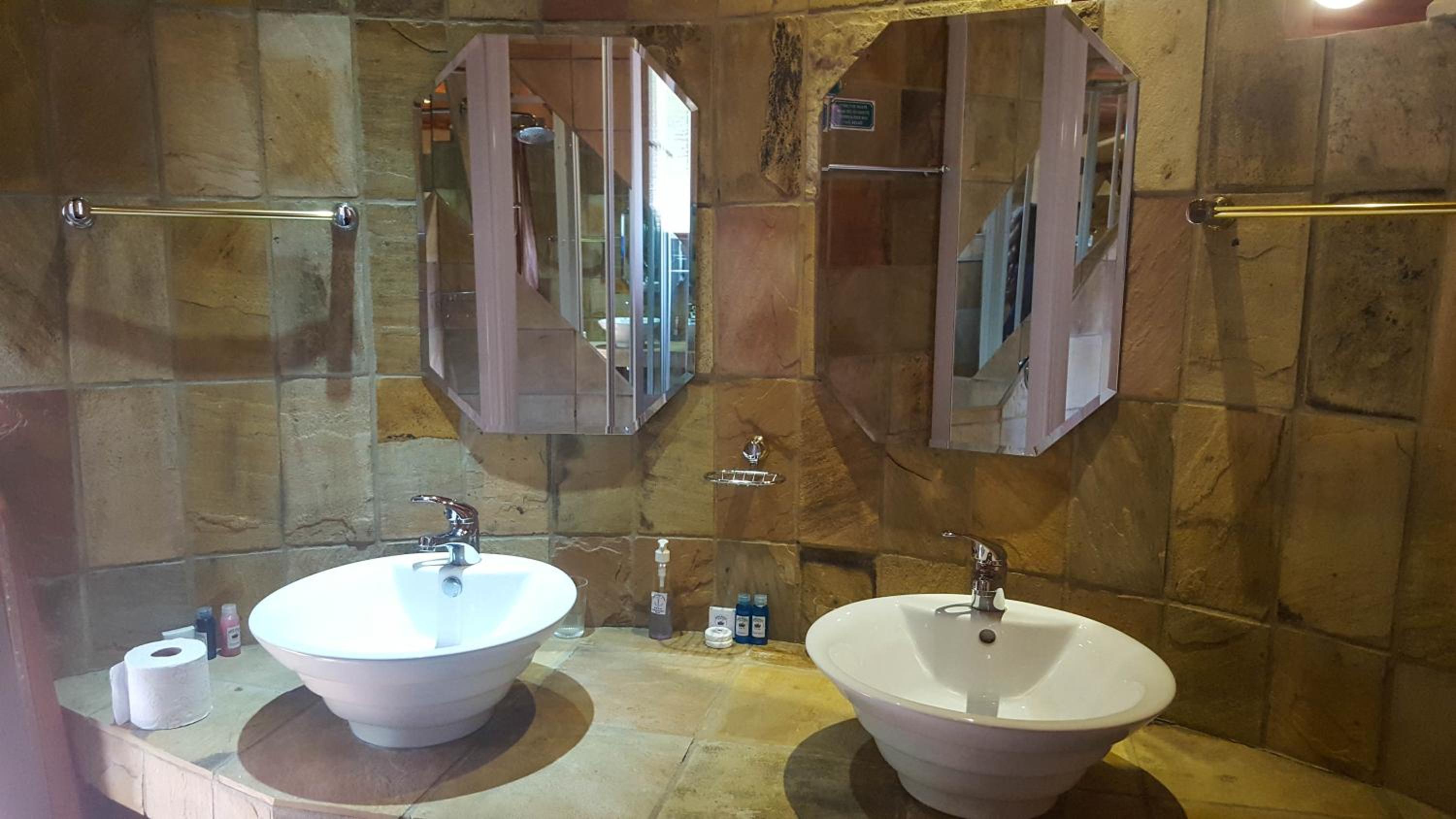 Aark Guest Lodge