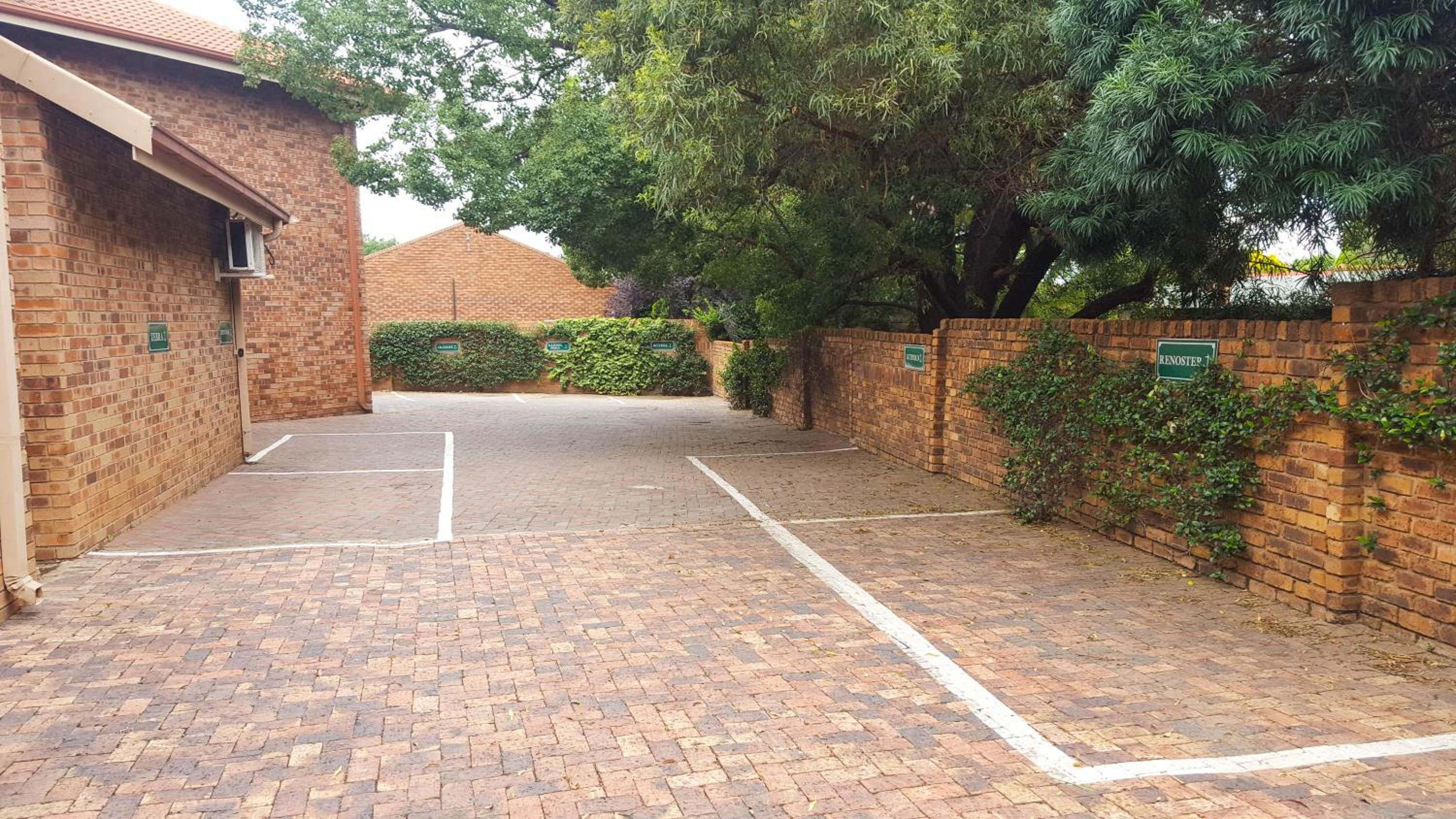 Aark Guest Lodge