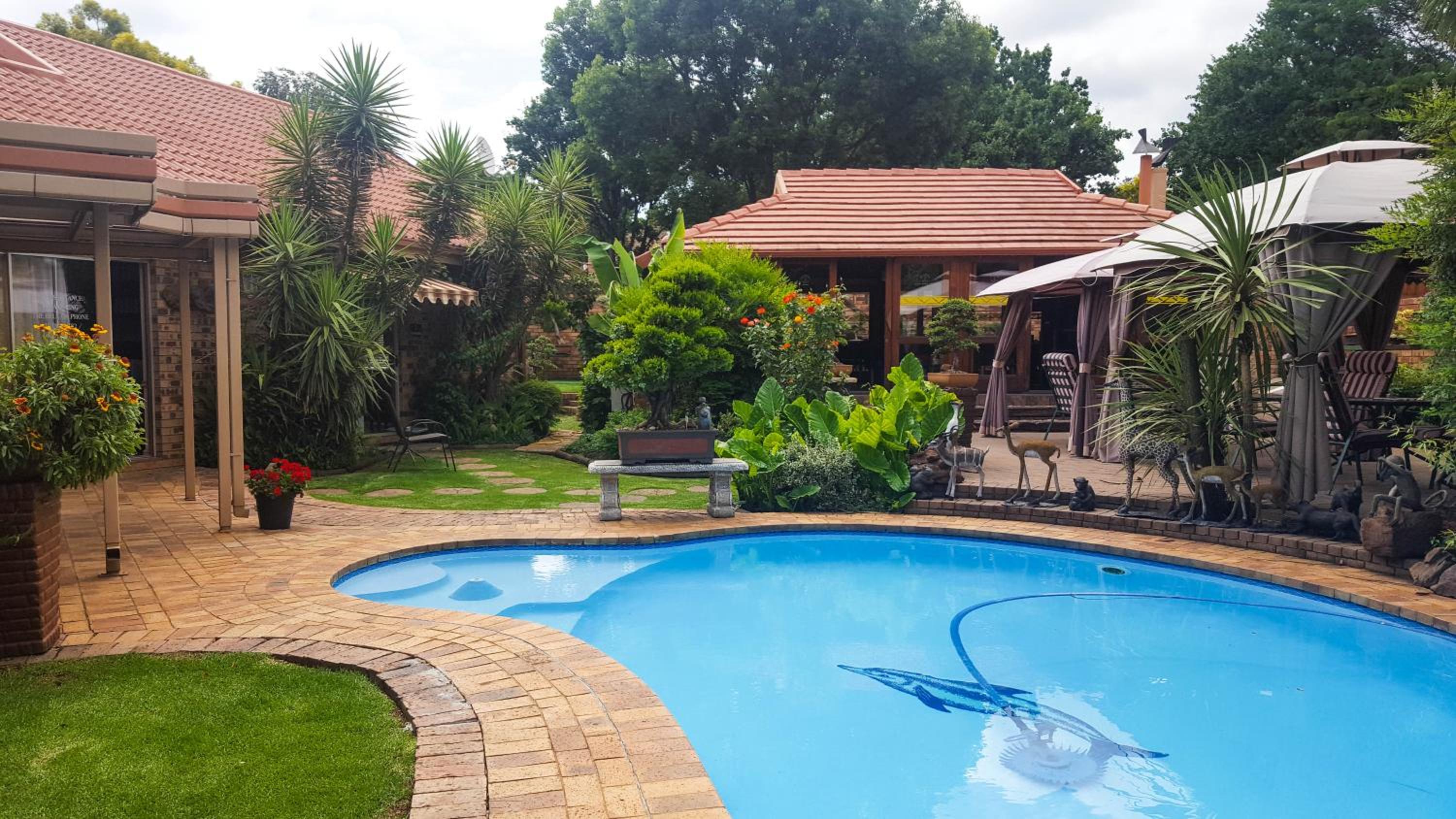 Aark Guest Lodge