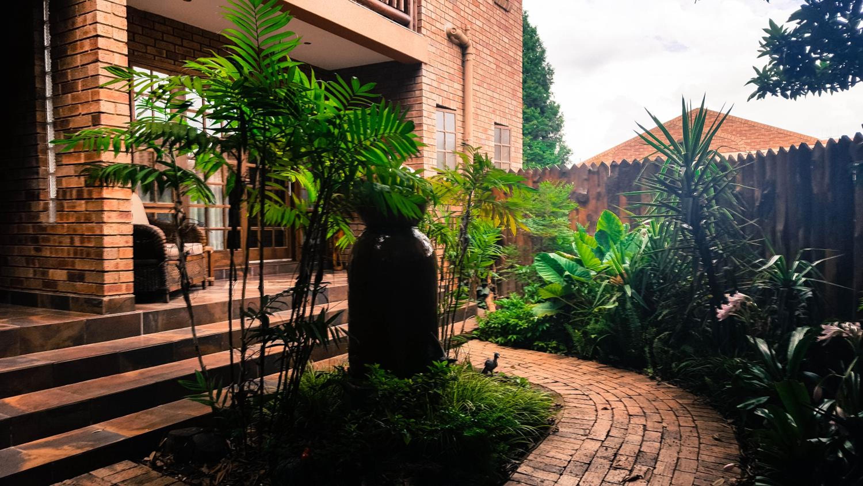 Aark Guest Lodge
