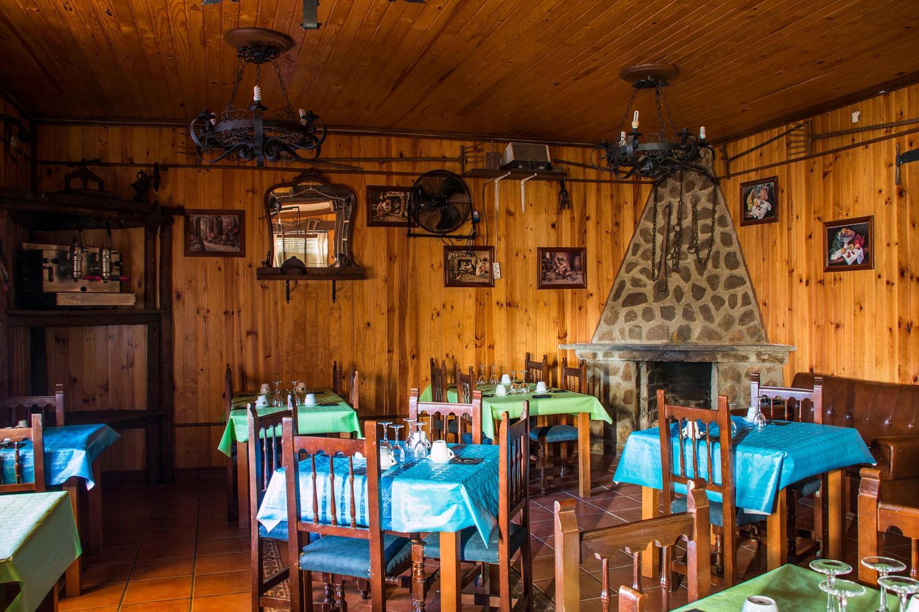 El Tirol en Cantagallo — dining