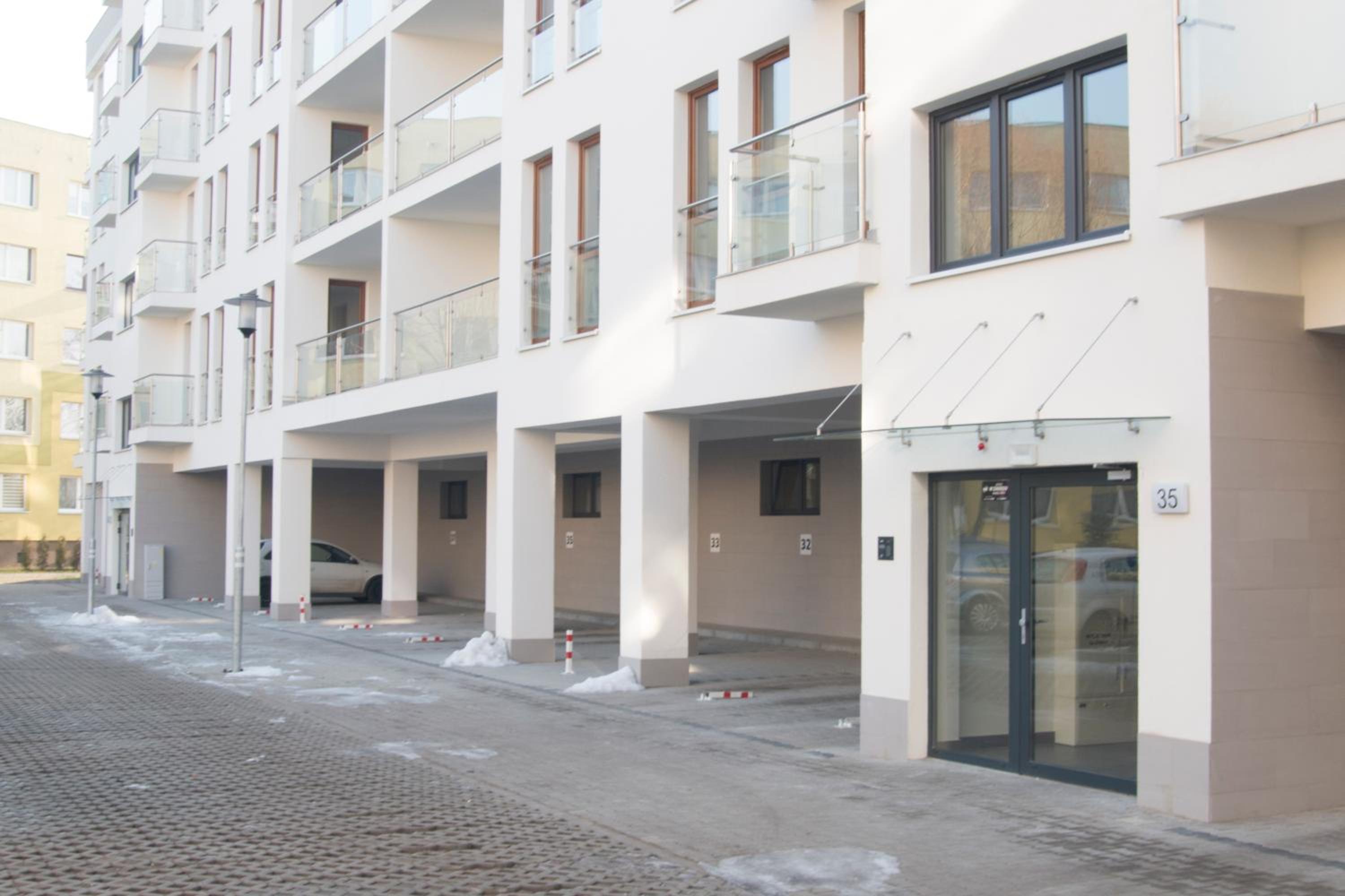 Top Oder Apartments- private parking view 3