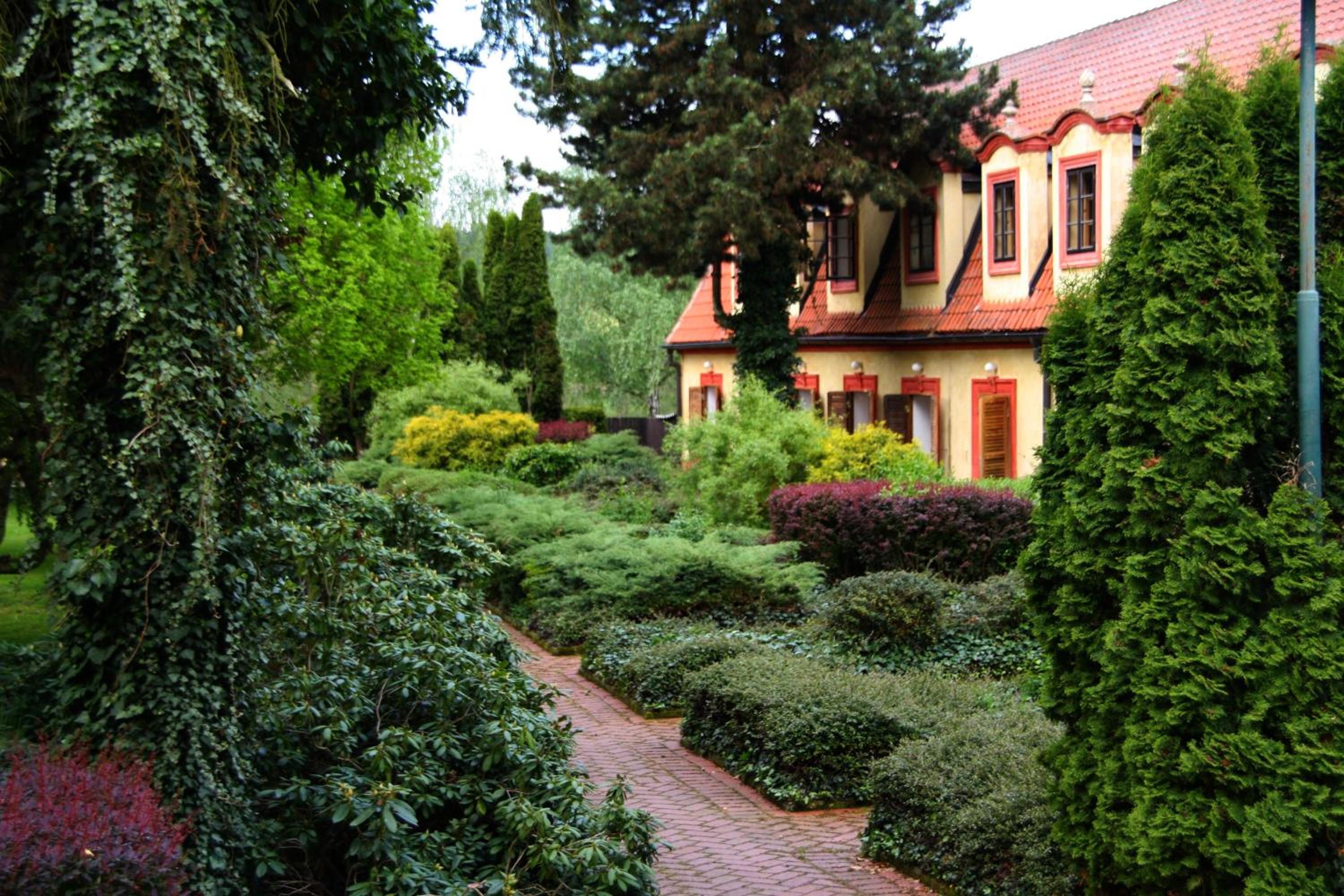 Hotel Dvůr Pecínov