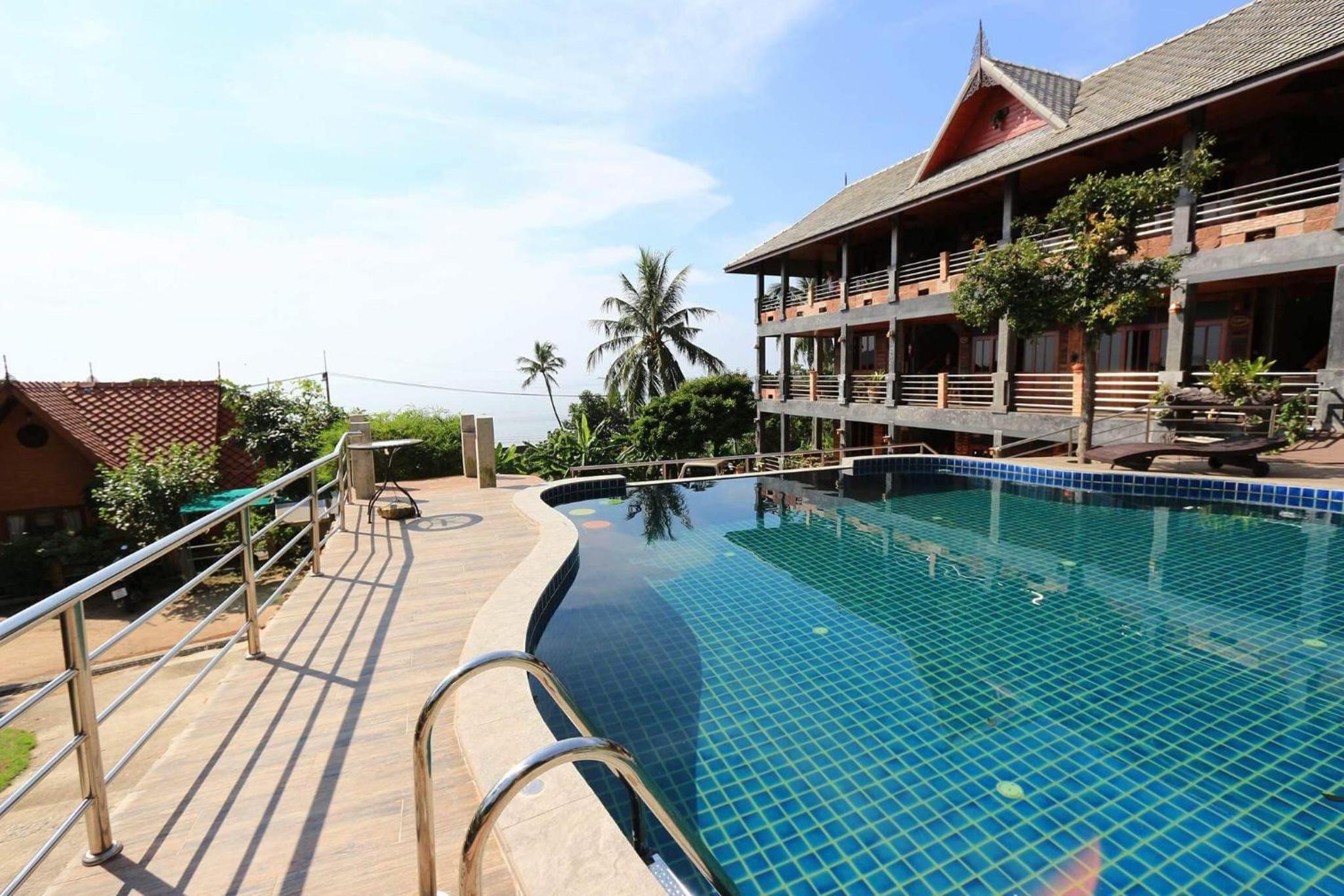 Sea Rock Resort