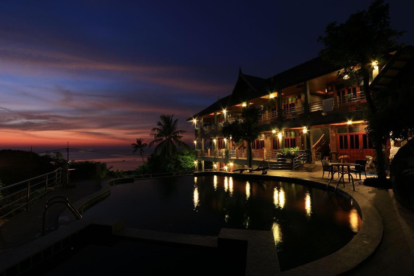 Sea Rock Resort