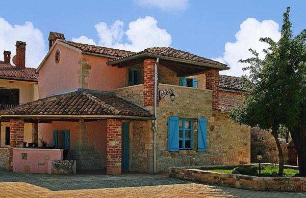 Hotel Holiday Home Sandra - Image 1