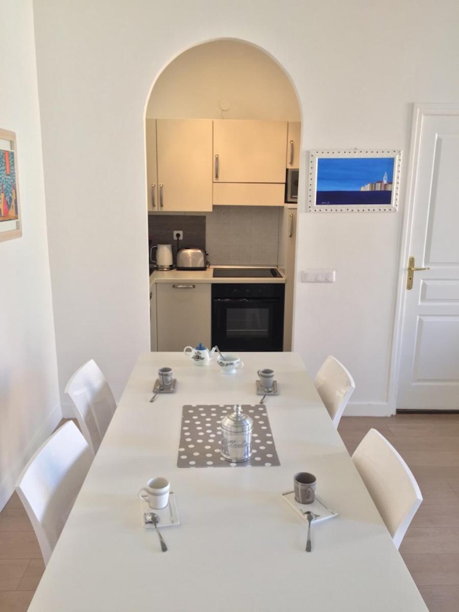 2 Bedrooms Appartement In Central Location on the famous Place Massena Nice photo 3
