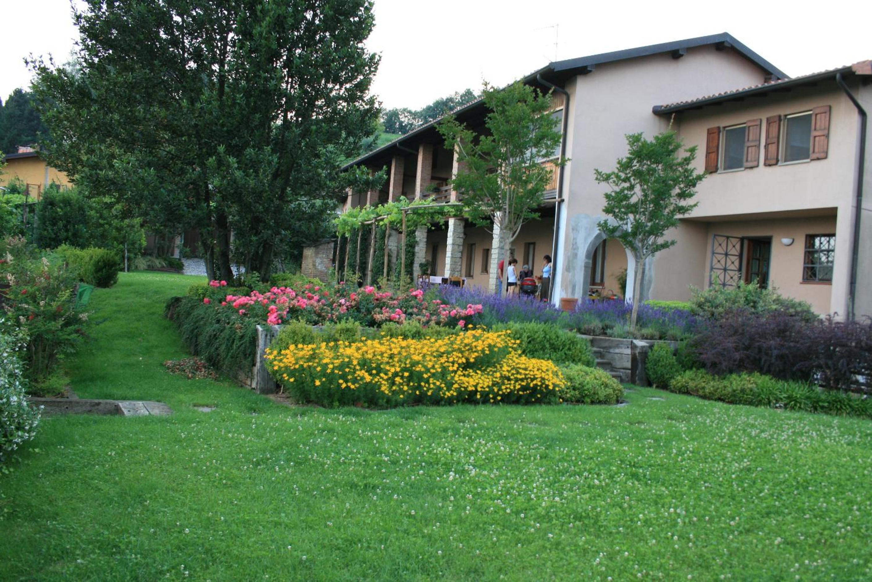 Bio&B Cascina Montebello view 4
